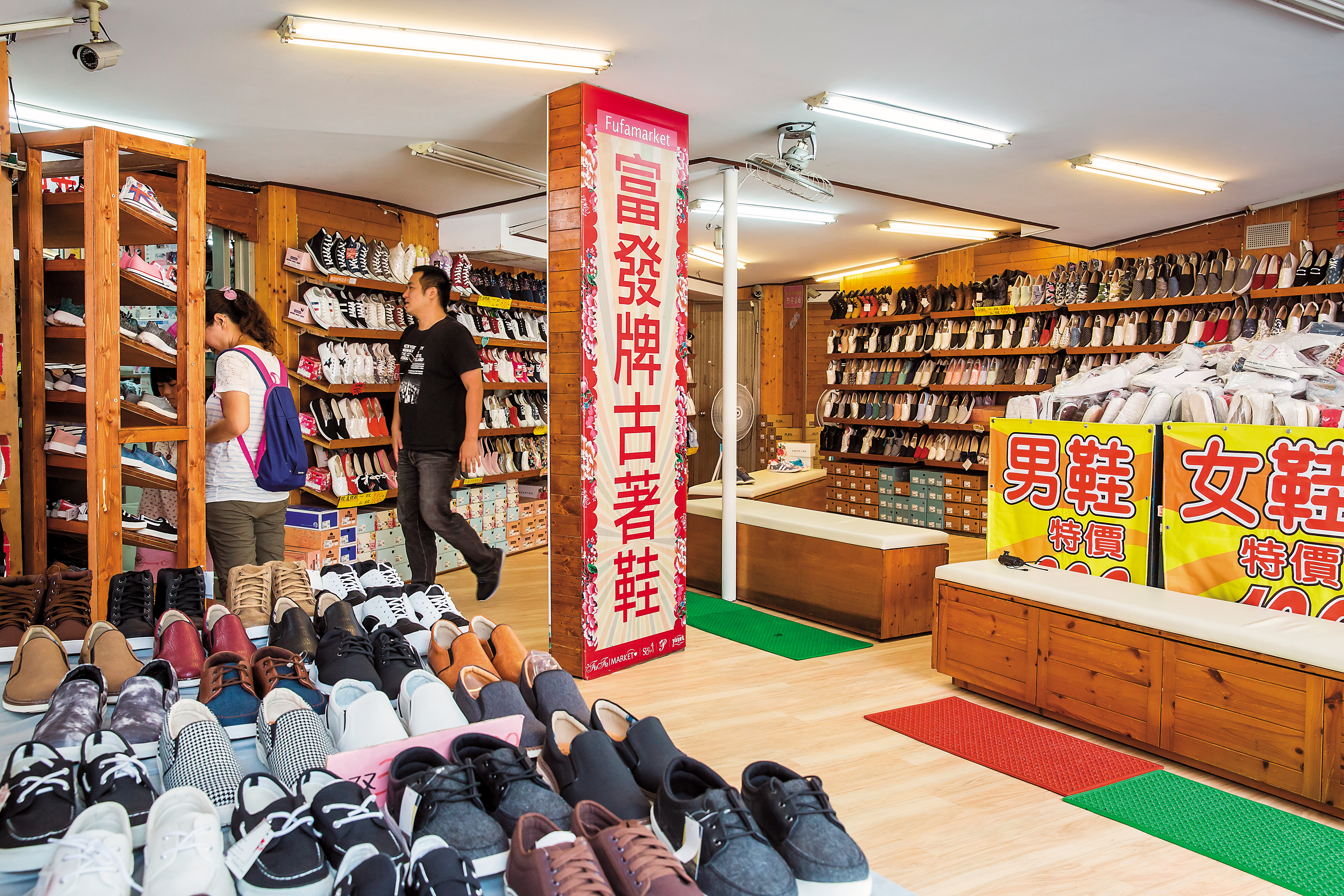 儘管成了台灣最大本土鞋品牌，富發牌堅持不開分店，只有一家台中逢甲總店。