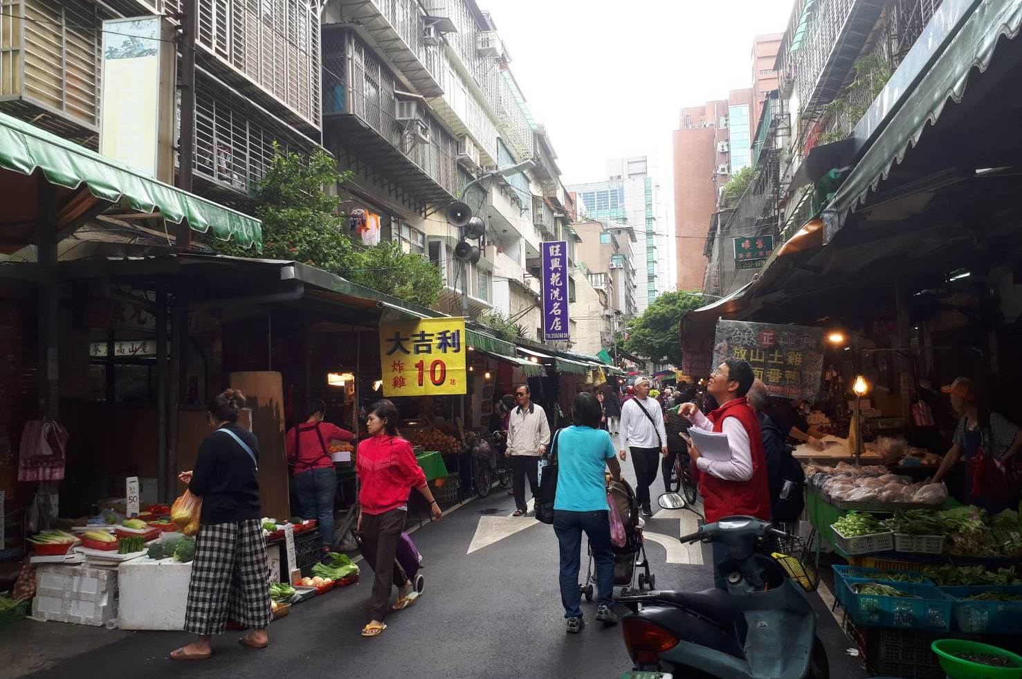陳家購買的國宅，位於台北市延平北路一處市場旁。