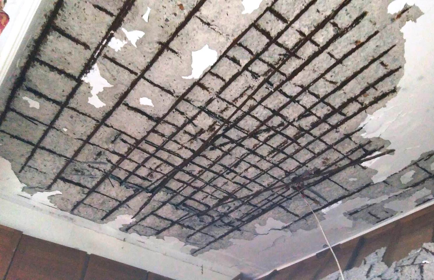 投訴人控訴社區是海砂屋，痛批建商草菅人命。（民眾提供）