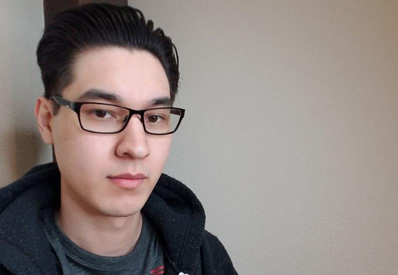 Max Bateman 否認性侵指控，得到多數網友的支持。