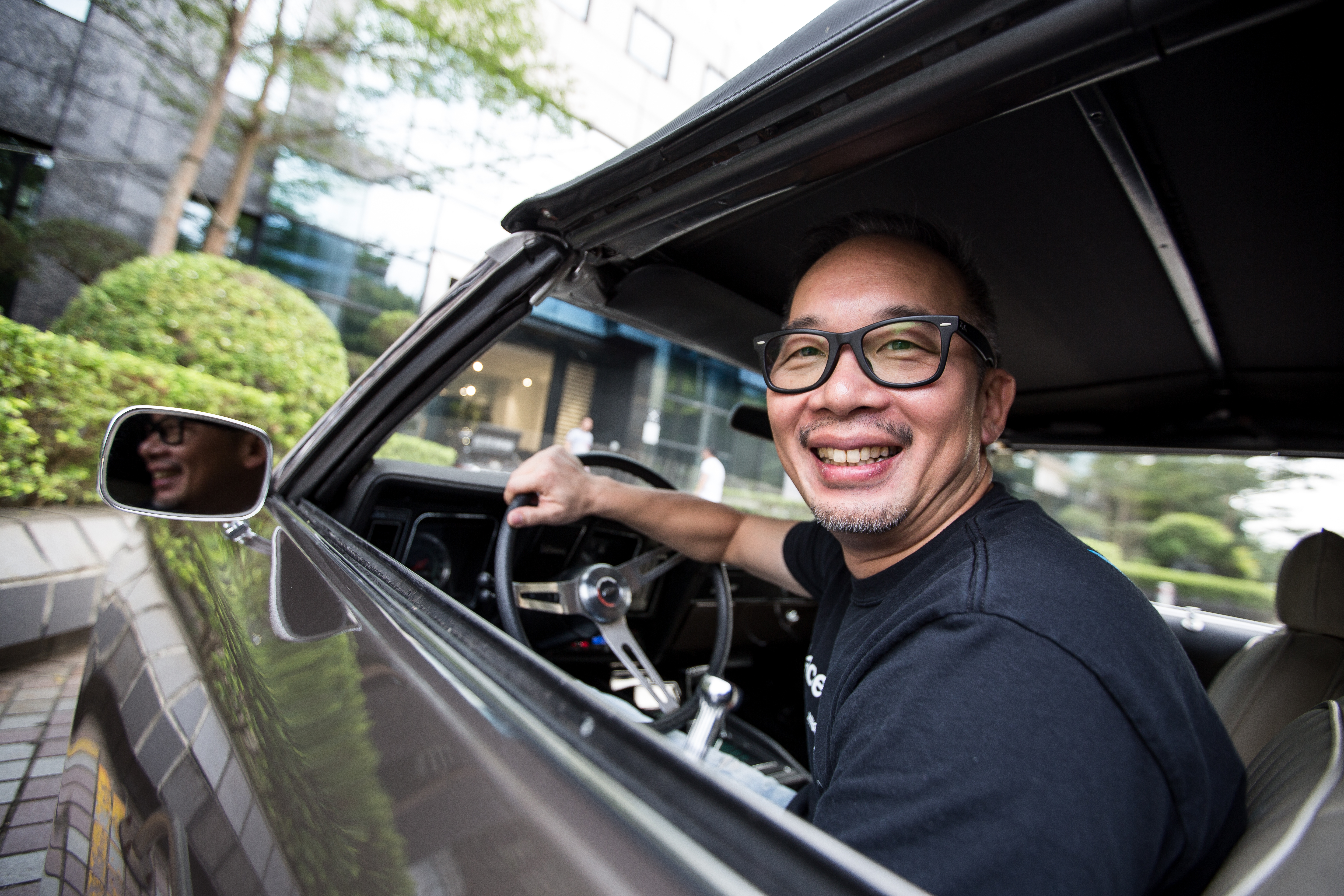 洪裕鈞2015年以個人名義投資行競科技，短短兩年時間已研發出電動賽車MISS E與電動超跑MISS R。