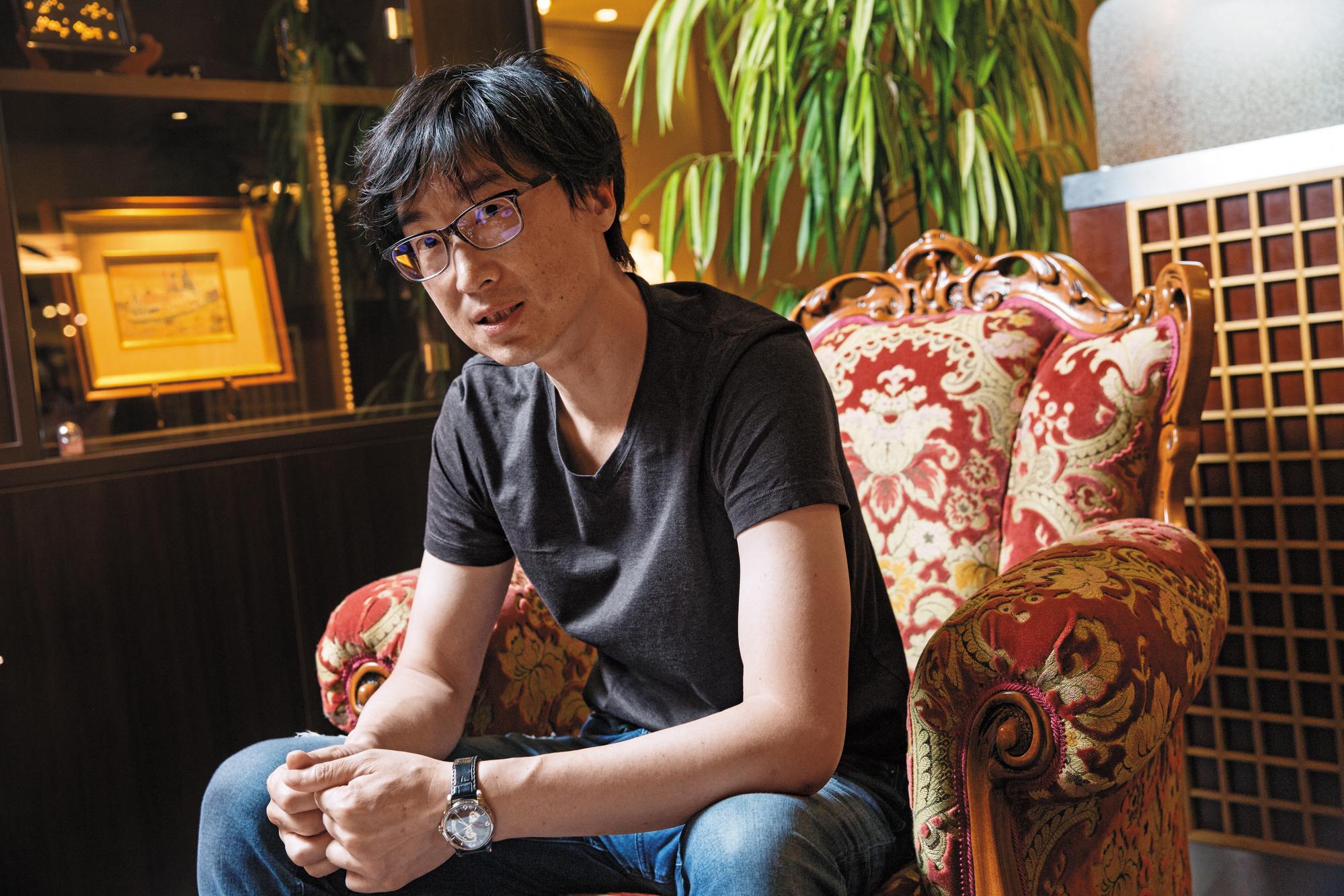 東山彰良謙遜地說，自己雖得了大獎，但還稱不上是真正的作家，距離他崇拜的偶像馬奎斯（Gabriel García Márquez）仍有一段距離。