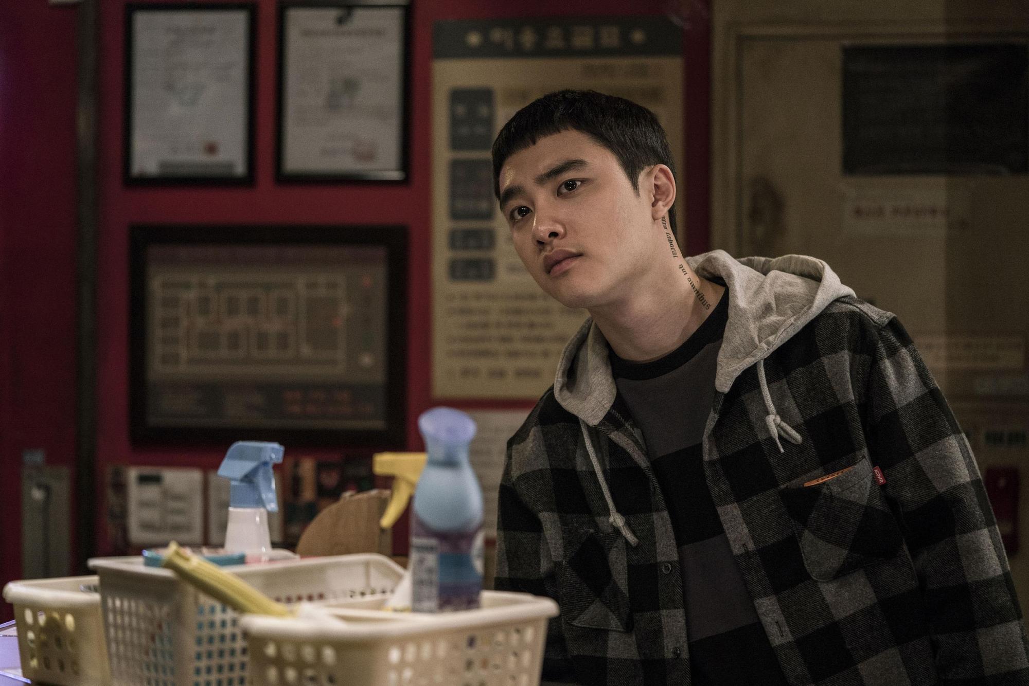 EXO團員DO因《與神同行》《7號房屍蹤案》將在台上映，電影公司為他的漢字名正名為「都敬秀」，引發大批粉絲反彈抗議。（LOTTE提供）