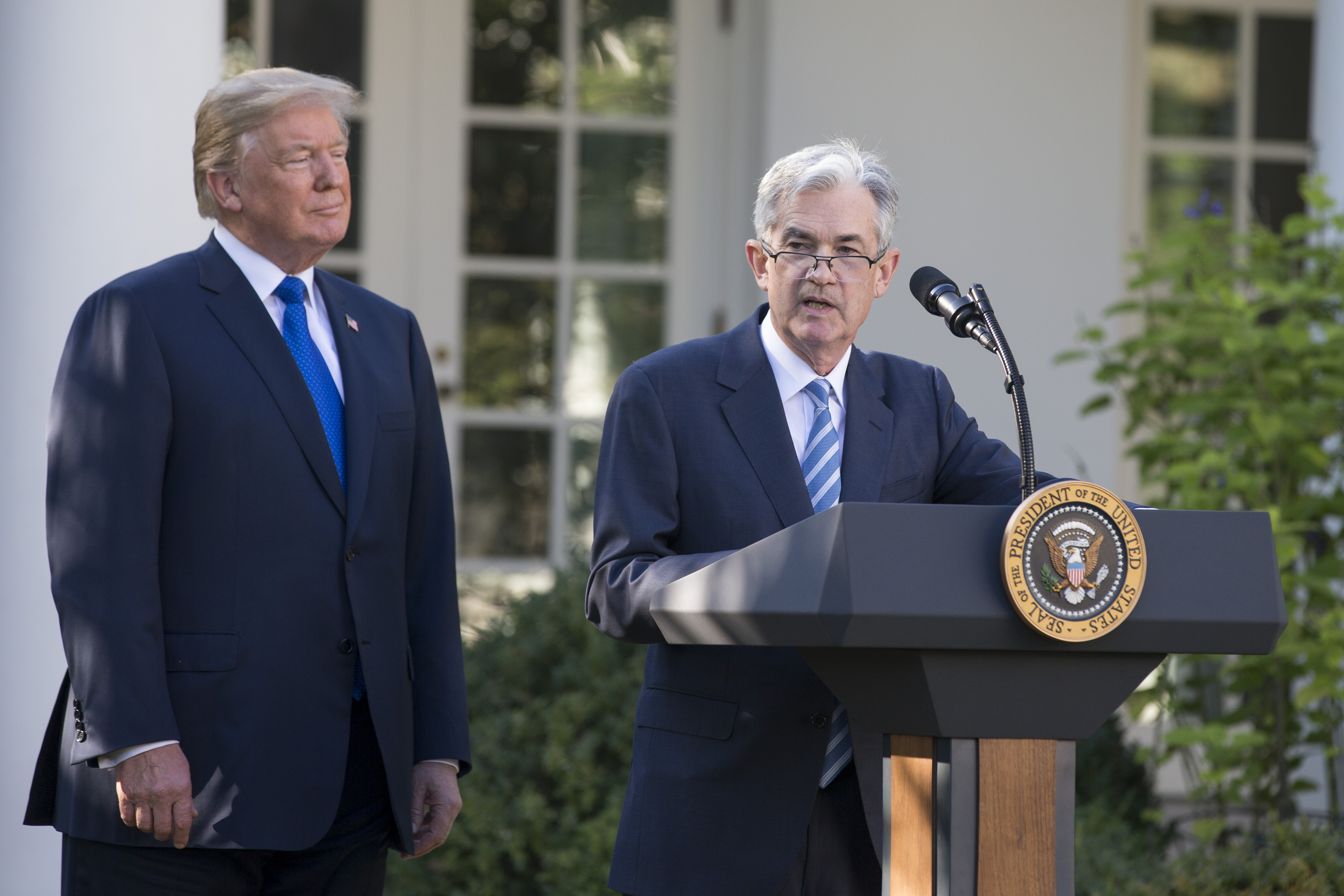 美國聯準會現任理事鮑威爾(Jerome Powell)獲提名為下任聯準會主席,市場預期「葉規鮑隨」的溫和路線有助經濟。(東方IC)