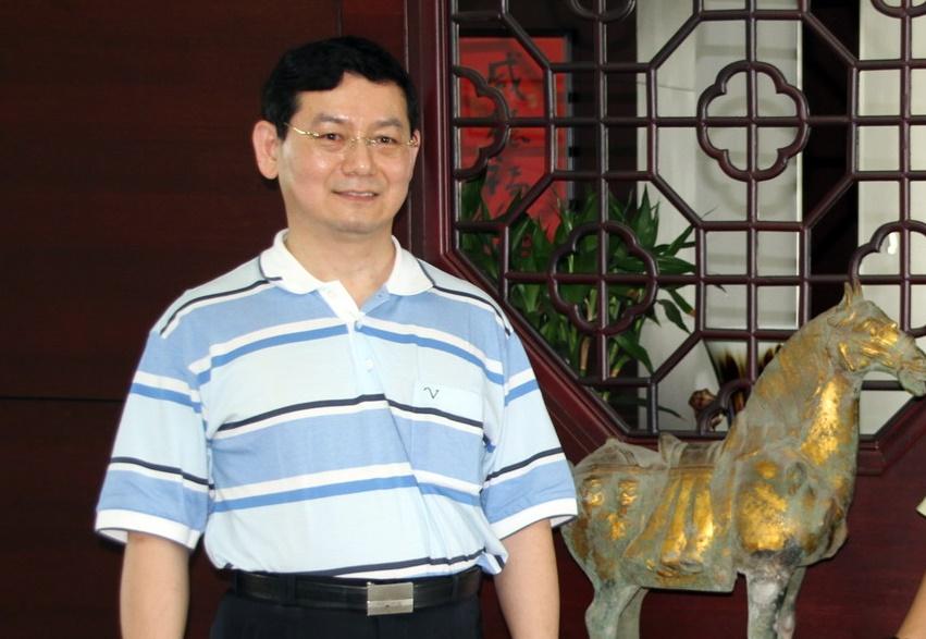 高雄地檢署偵辦獵雷艦弊案,今天上午再度以被告身分傳喚簡良鑑,訊後依違反銀行法向法院聲請羈押。(翻攝自雅昌博客官網)