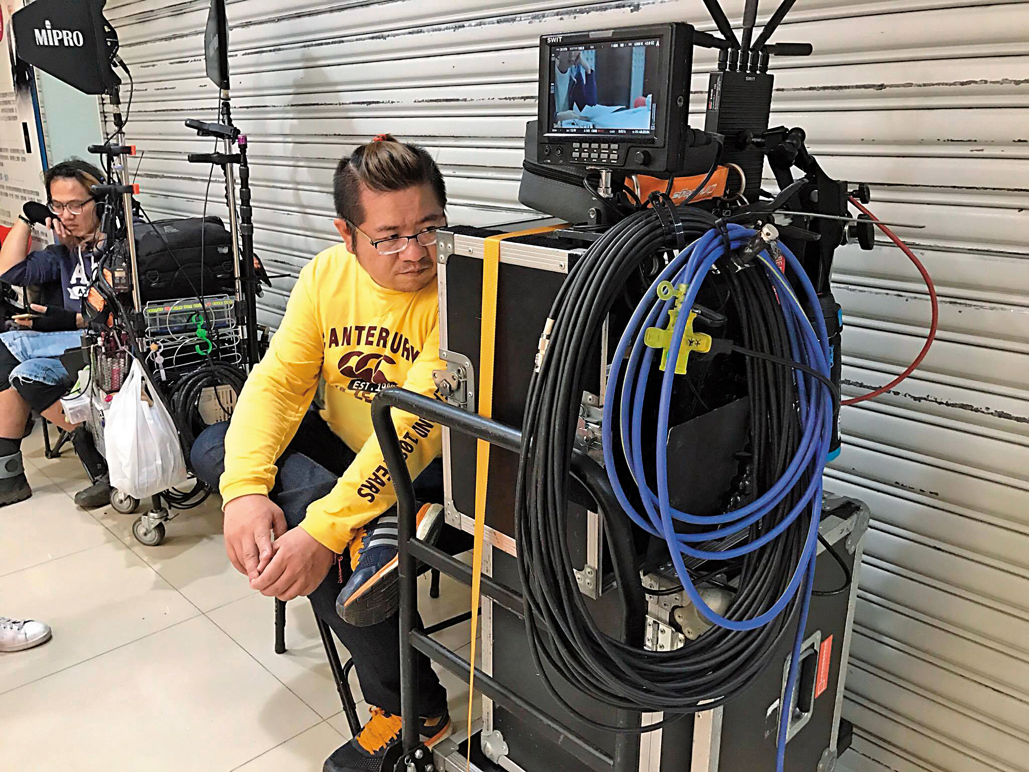 張耀升是電影《健忘村》編劇,亦為公視新創電影《再看我一眼》導演。目前他在鏡文學擔任編劇部編劇統籌,帶領編劇團隊開發各種劇本項目。(張耀升提供)