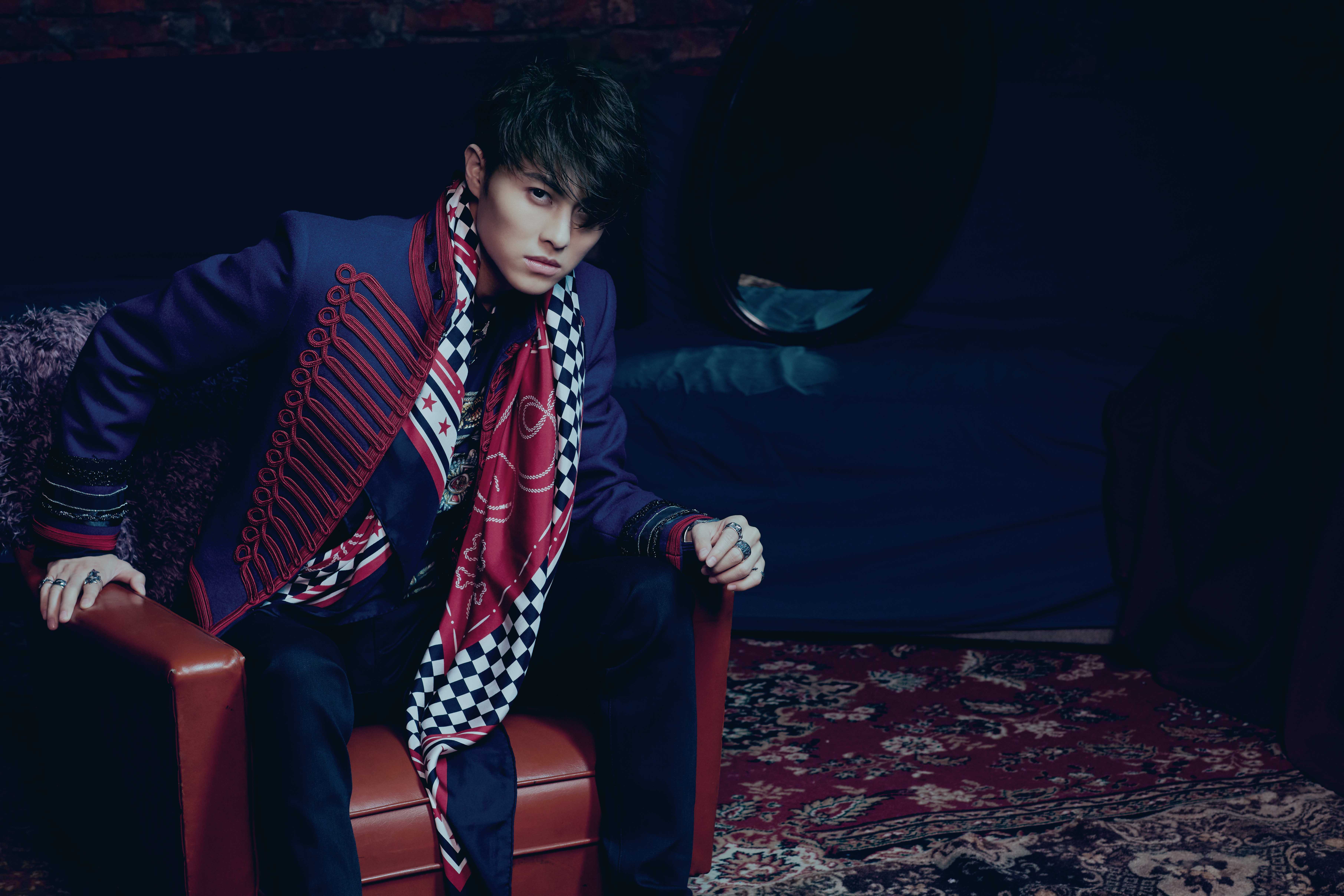 王子邱勝翊擺脫酷冷形象，發行首張個人EP《Attention！》（華研提供）