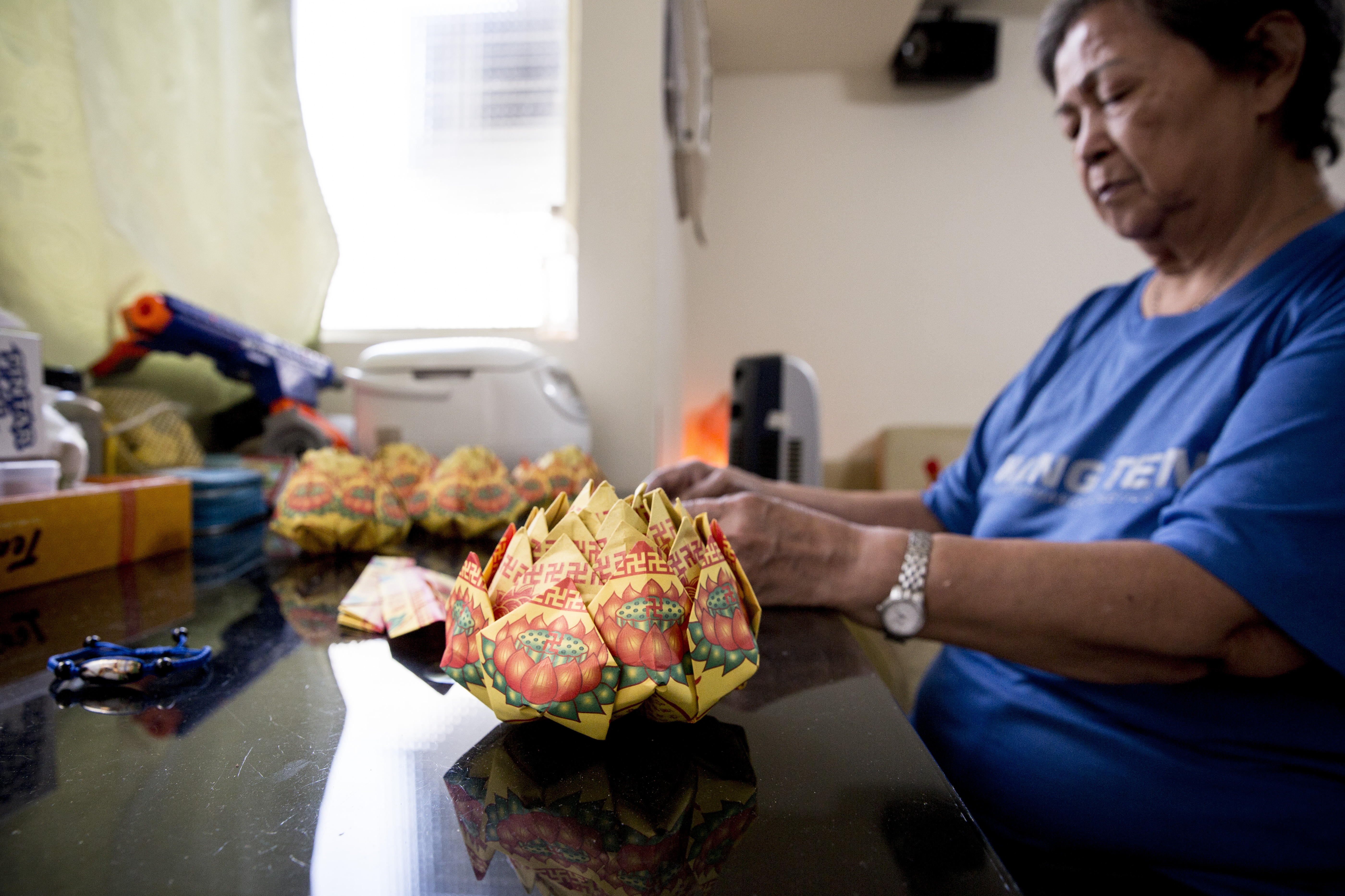 陳俊男今年3月因過勞死亡，身後留下2個還在讀國小的兒女及高齡老母。