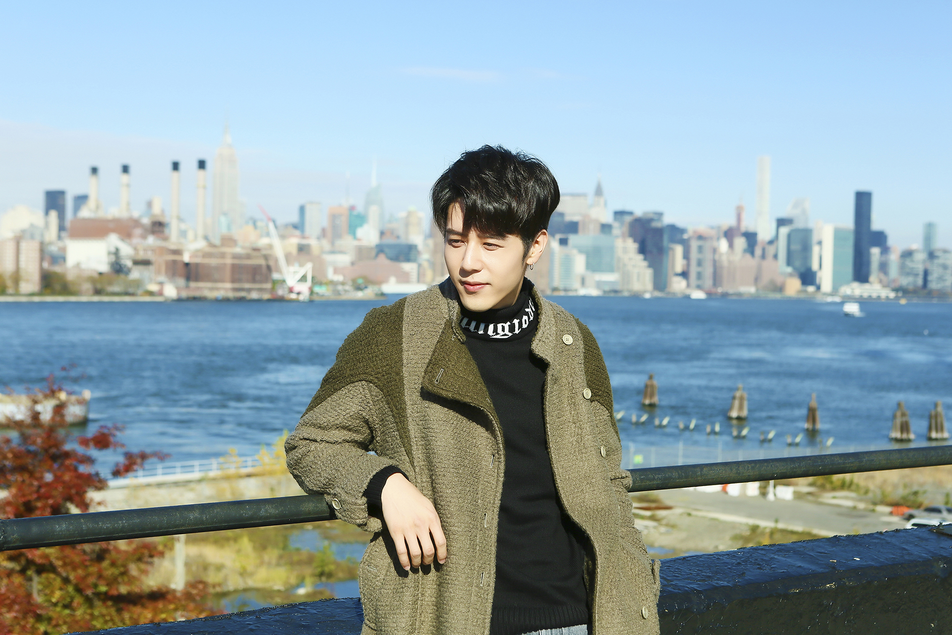 胡宇威在紐約拍戲，心情特別開心。（寶麗來提供）