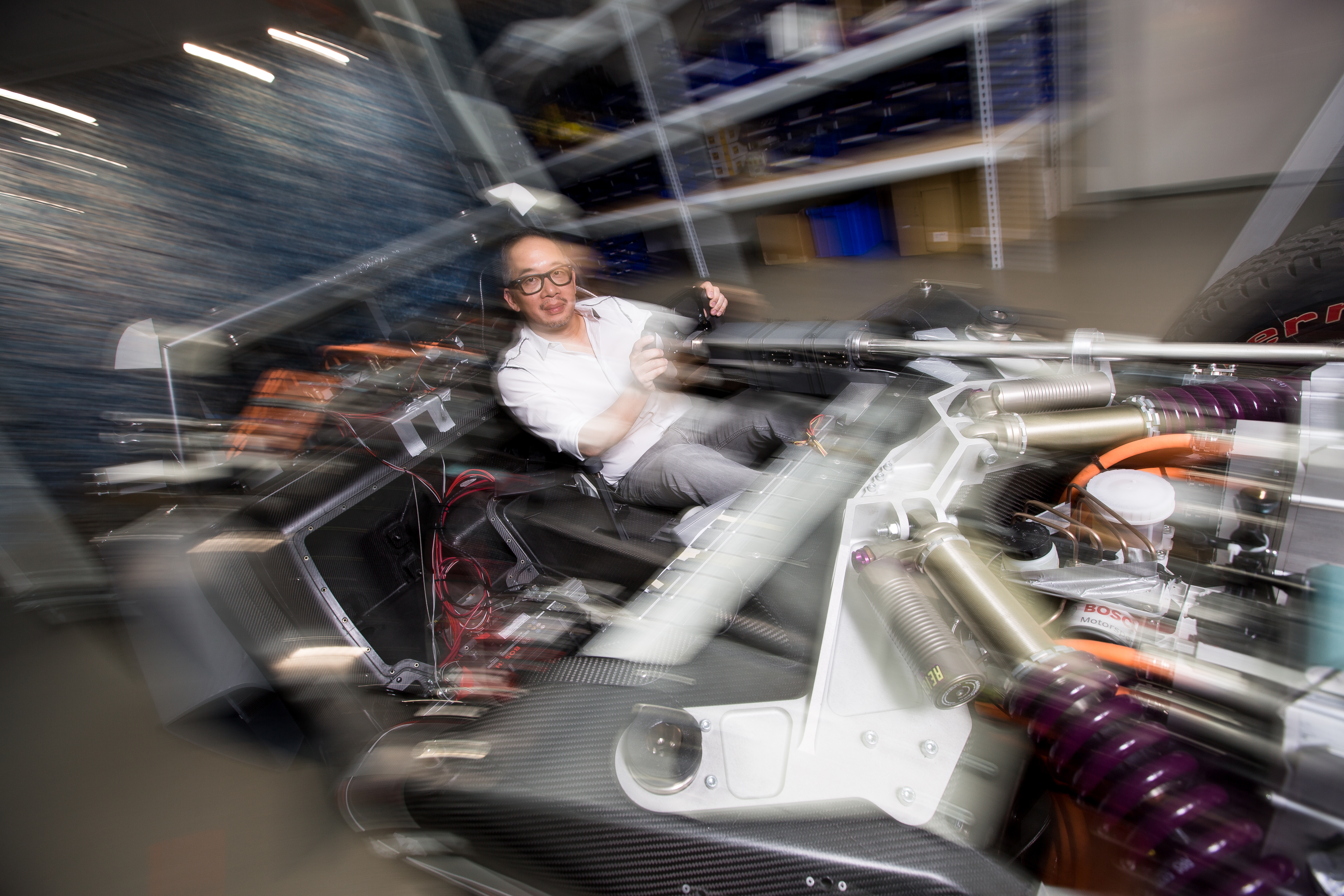 洪裕鈞2015年以個人名義投資行競科技，短短2年，已研發出2輛電動整車，圖中他駕駛的是今年4月推出的電動超跑MISS R。