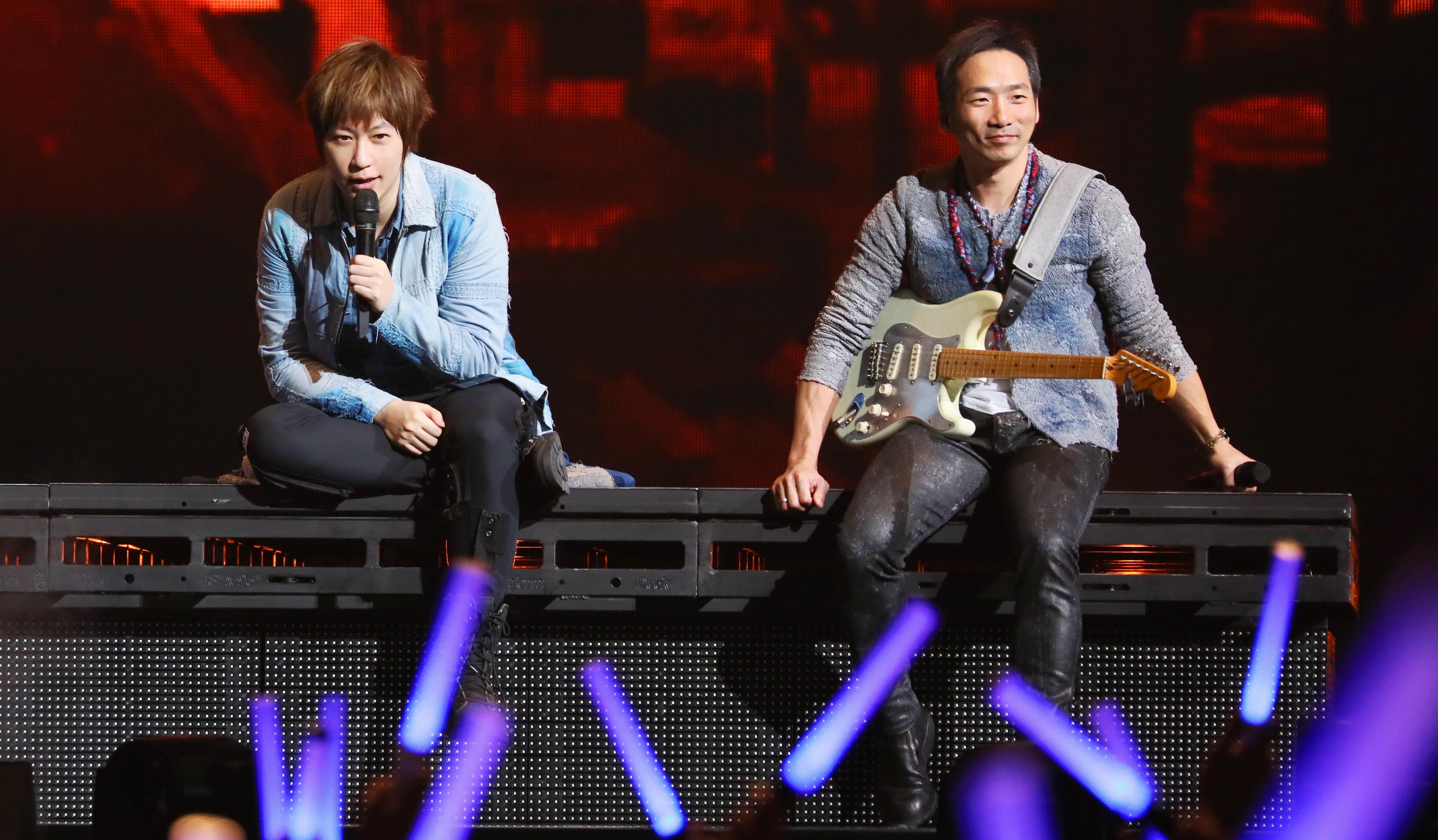 五月天《人生無限公司》聖荷西場連唱29首經典，無論快歌慢歌都引起全場合唱。（相信音樂提供）