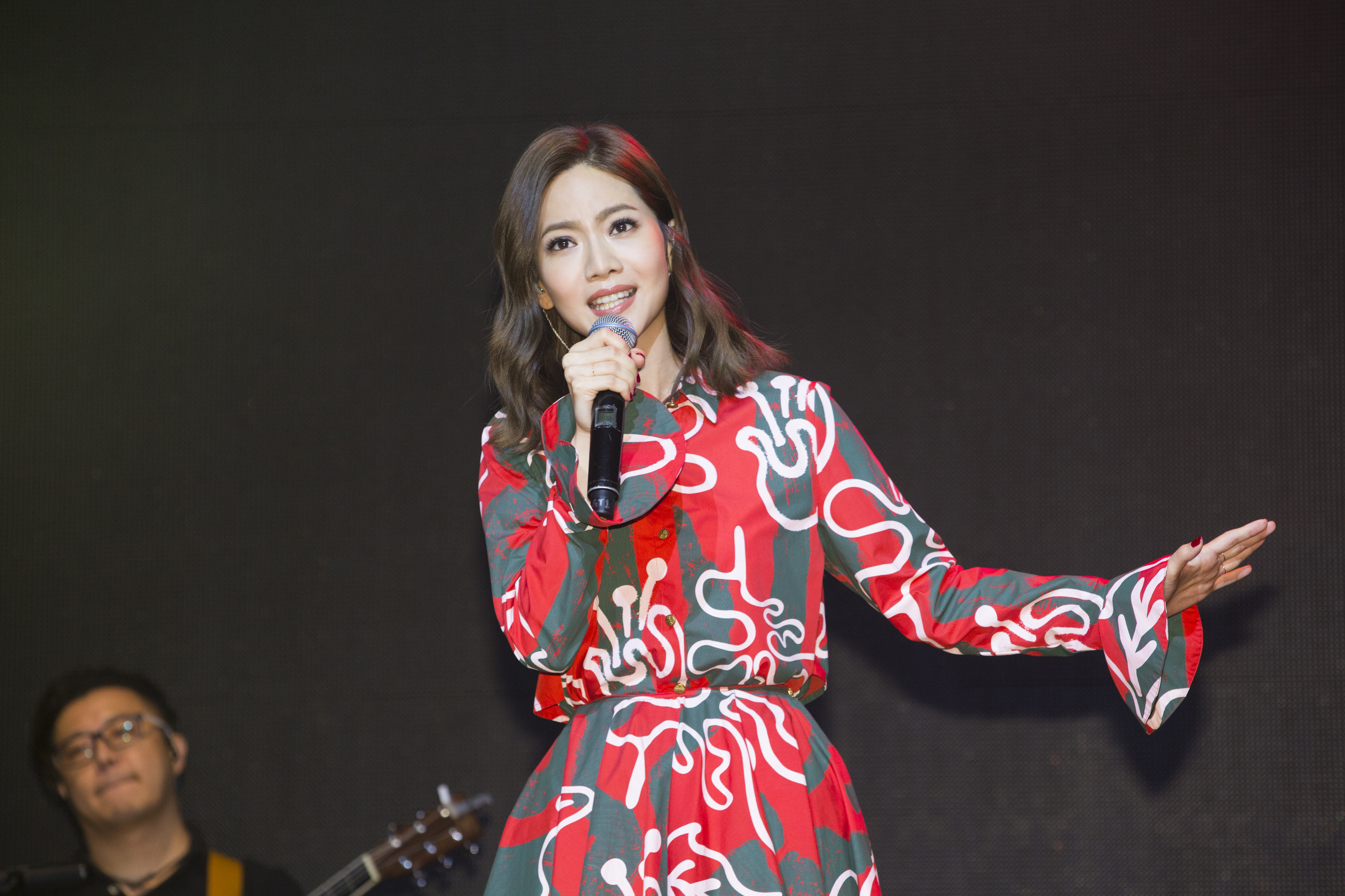 曾之喬今日舉辦生日音樂會，但好友炎亞綸因重感冒無法前來合唱。