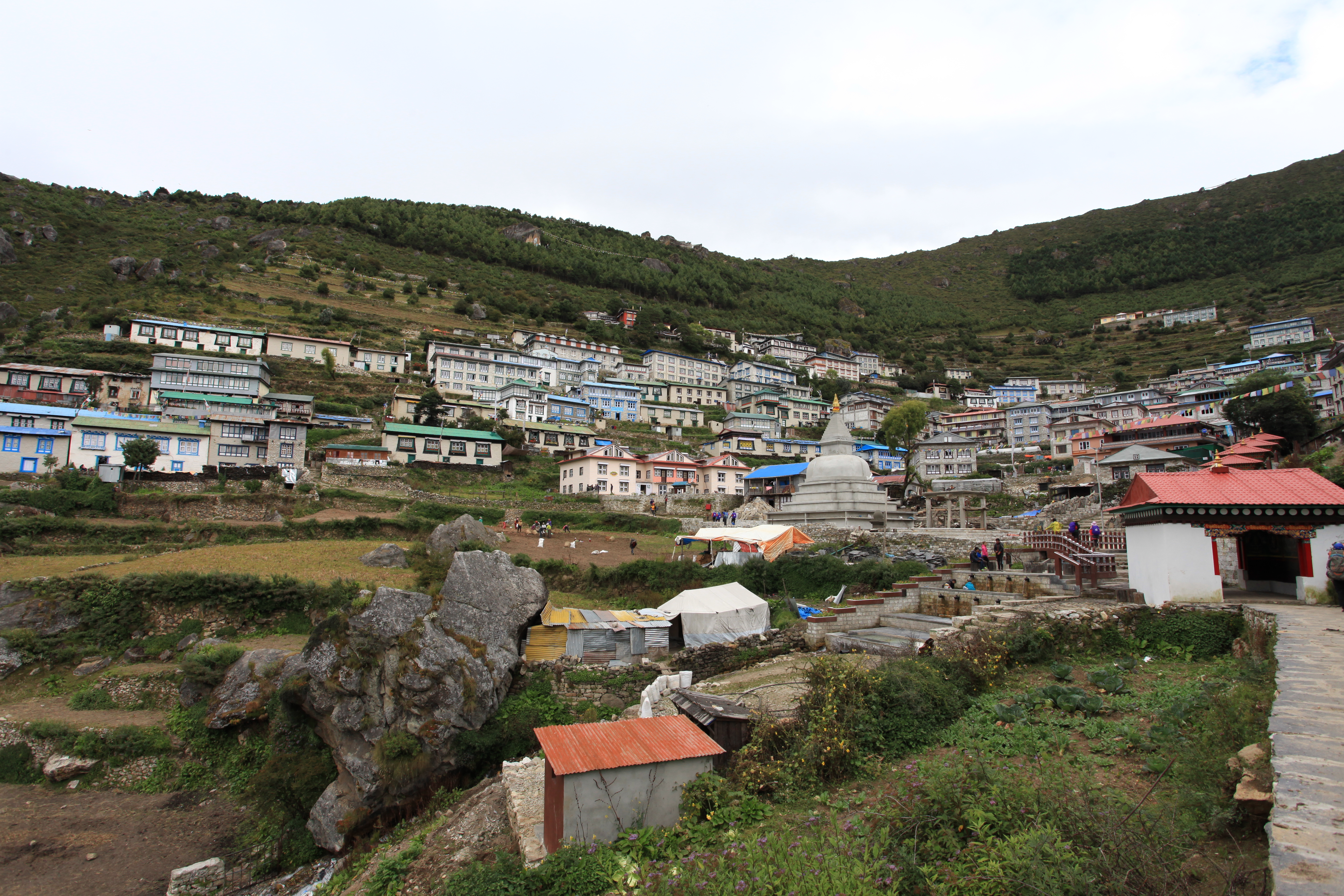 一踏進Namche bazer（南崎巴札），就可感受它的氣派。