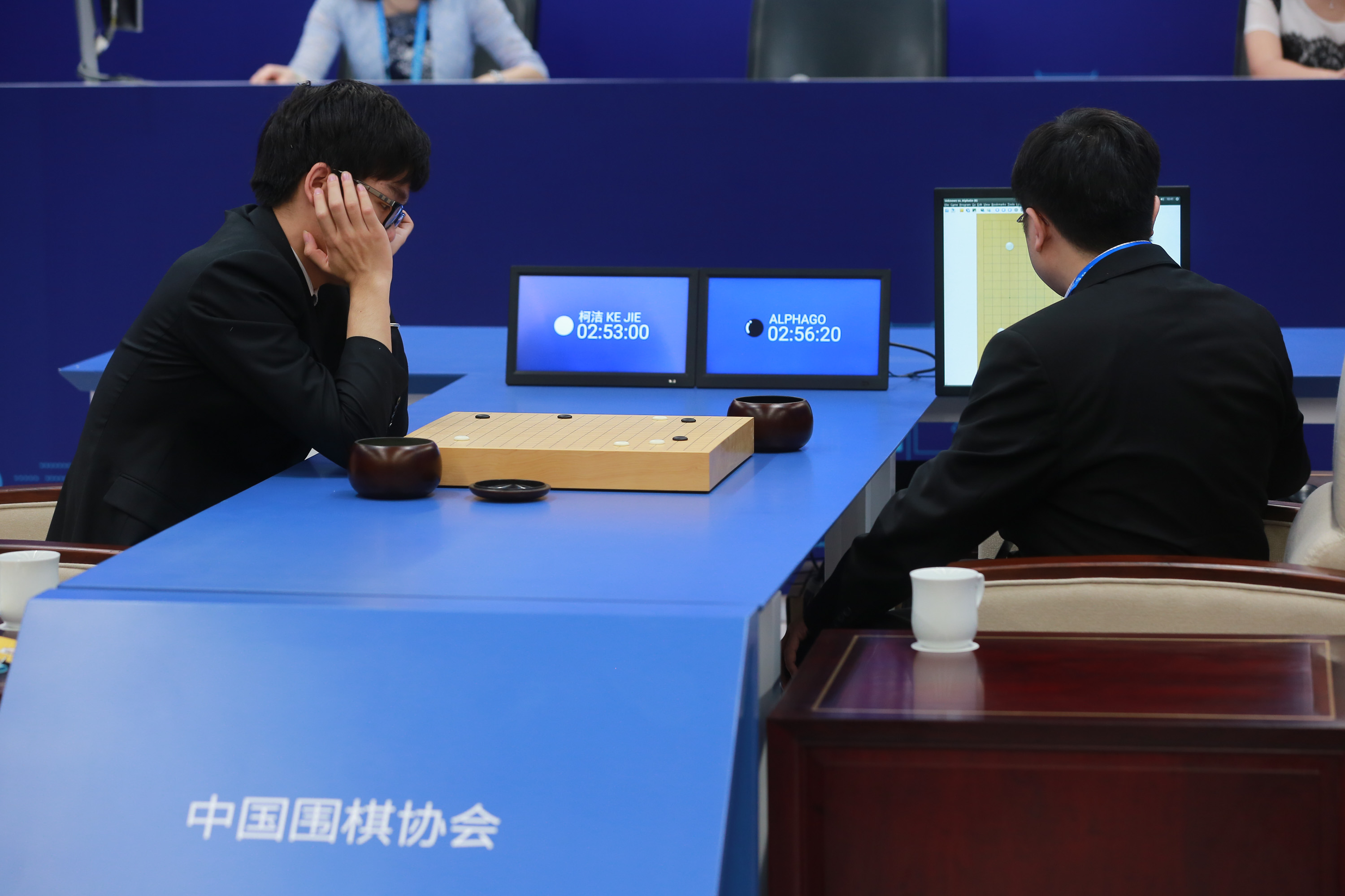 人工智慧今年5月擊敗棋王柯潔，但AlphaGo的功能僅止於下棋。（東方IC）