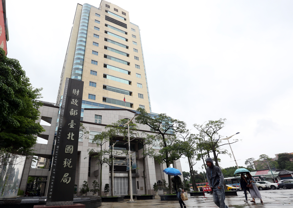 李世聰算盤打得精，在遺贈稅舊制下，稅金可一舉省下10億元。