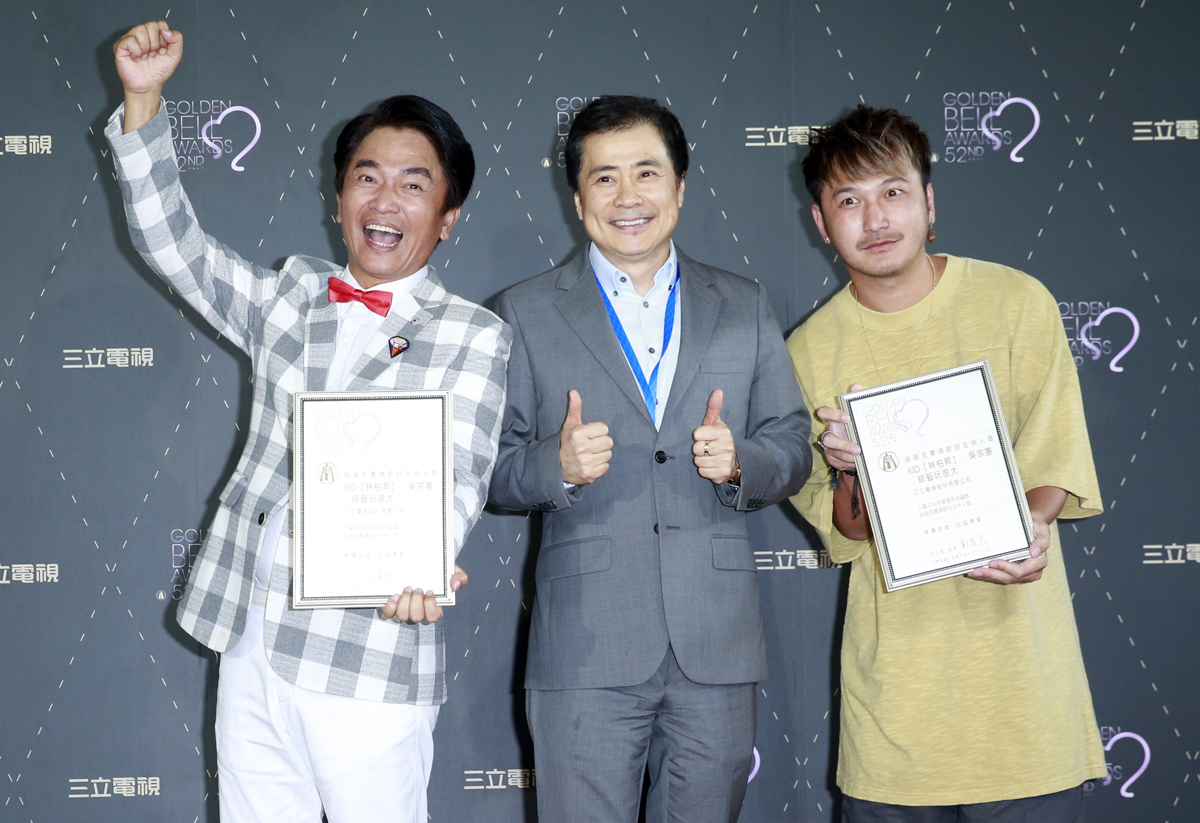 三立新聞台曾去MOD上架，卻遭台數科旗下的中投有線電視移頻，最後三立總經理張榮華（中）屈服，讓三立新聞台從MOD下架。