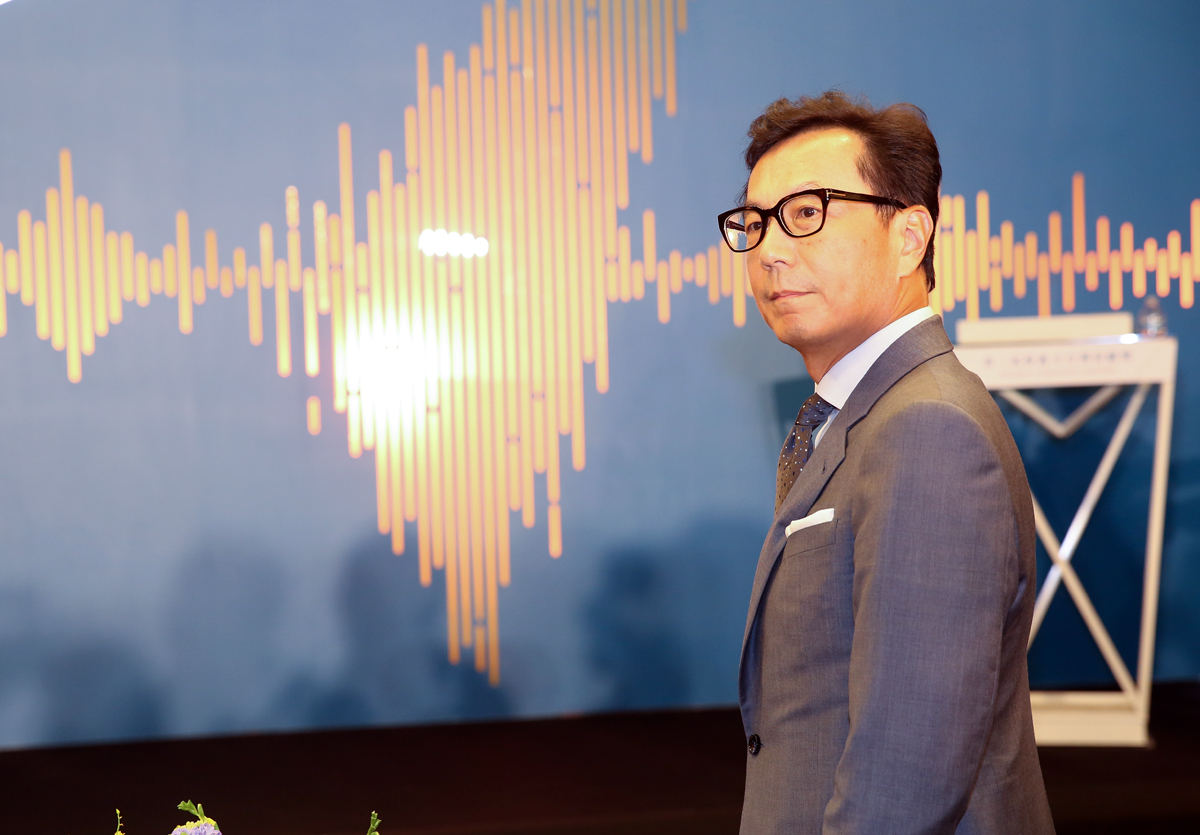 民視新聞台腳踏兩條船去中華電信MOD上架，讓富邦大董蔡明忠很感冒，擔心造成新聞台紛紛跳槽的骨牌效應。