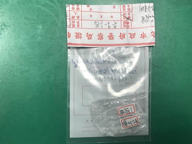 警方在孫女客廳查獲K他命，將3女移送法辦。（翻攝畫面）