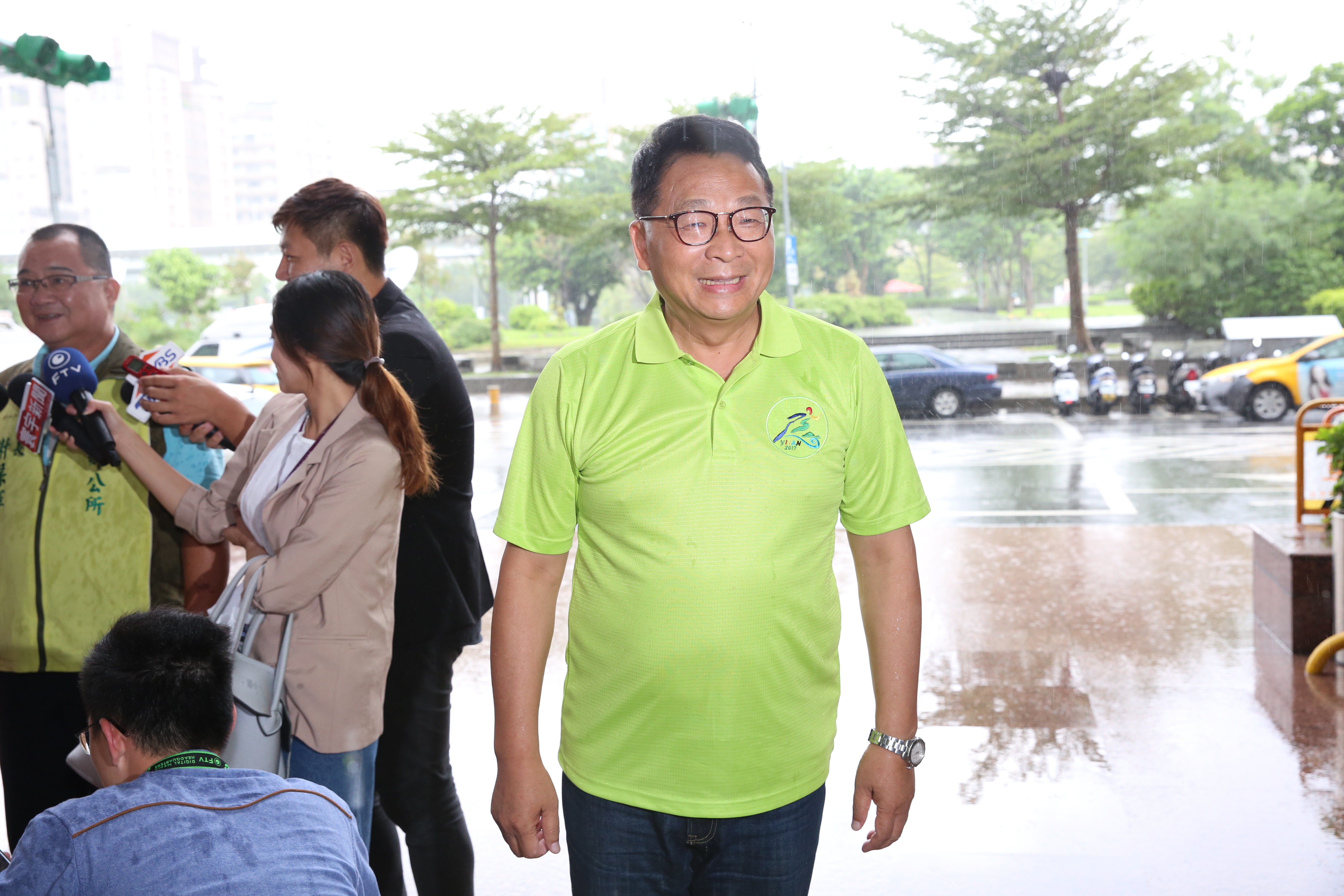 立委陳歐珀將「一家決標，價高者得」的決議案推翻，要求再研議。