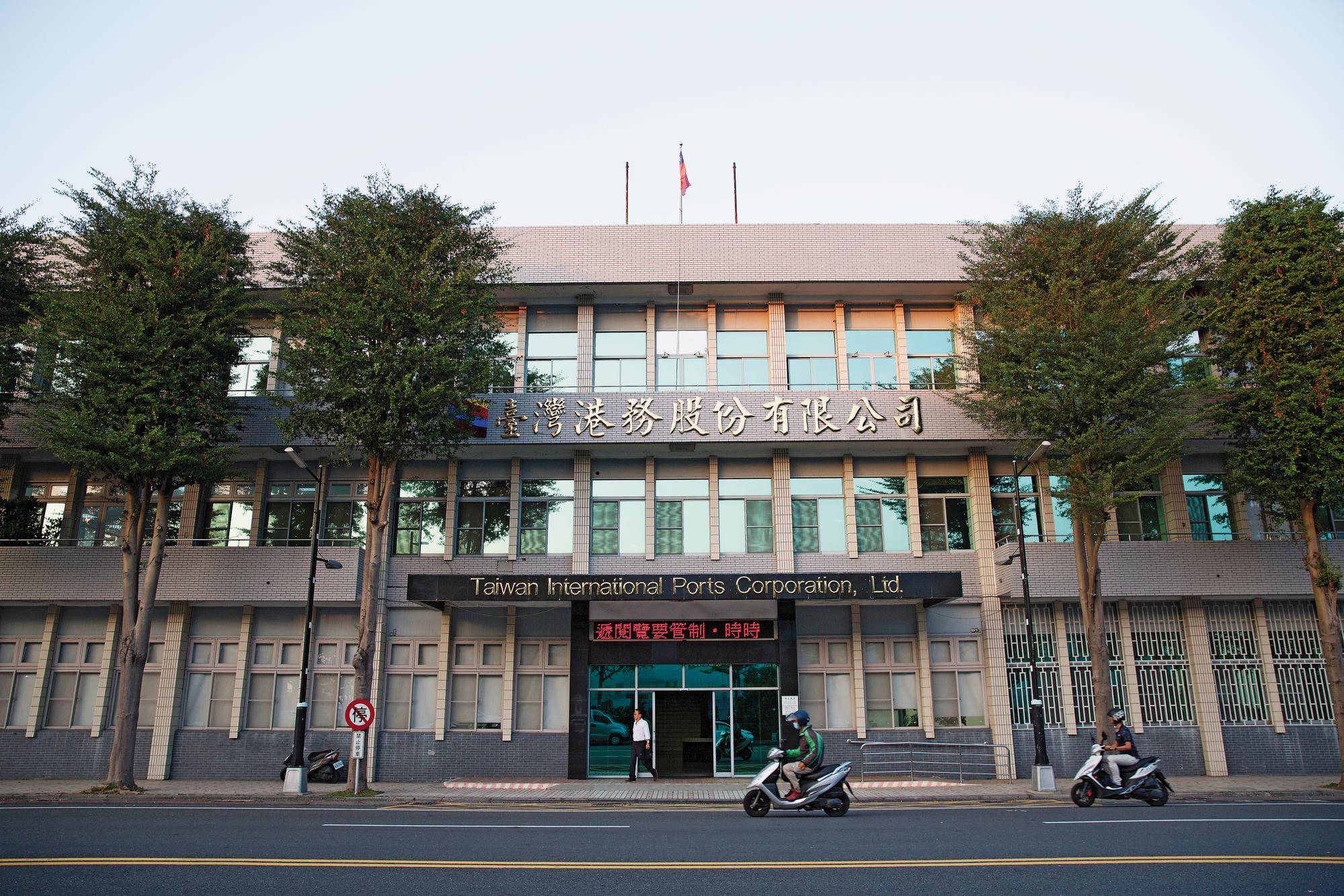 台灣港務公司被批拖船業務獨厚特定公司，有圖利之嫌。