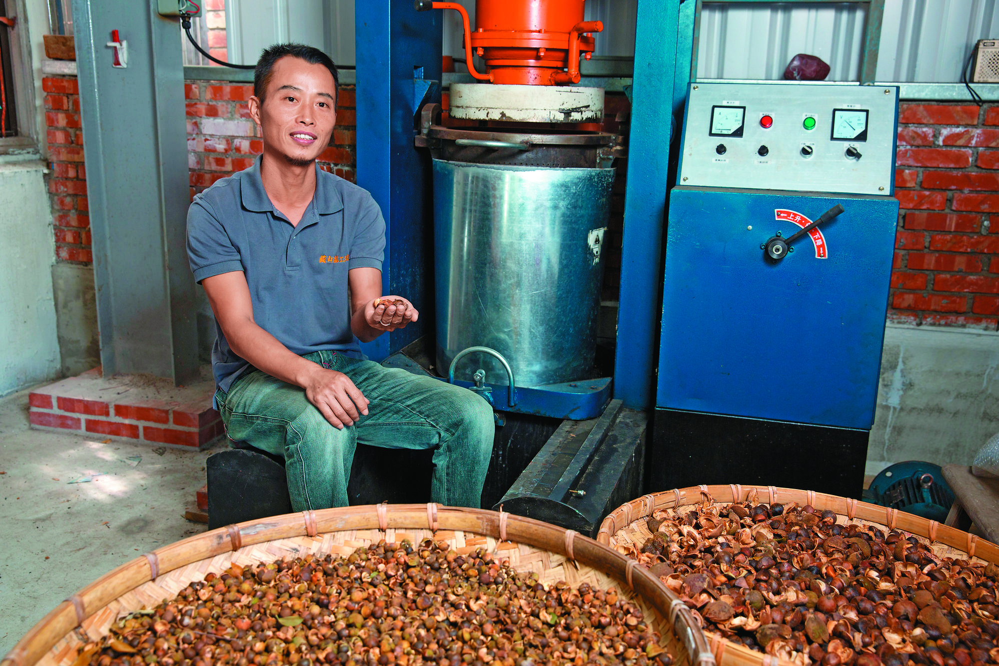 劉家苦茶油製作遵循古法,希望保留最古早的好味道。