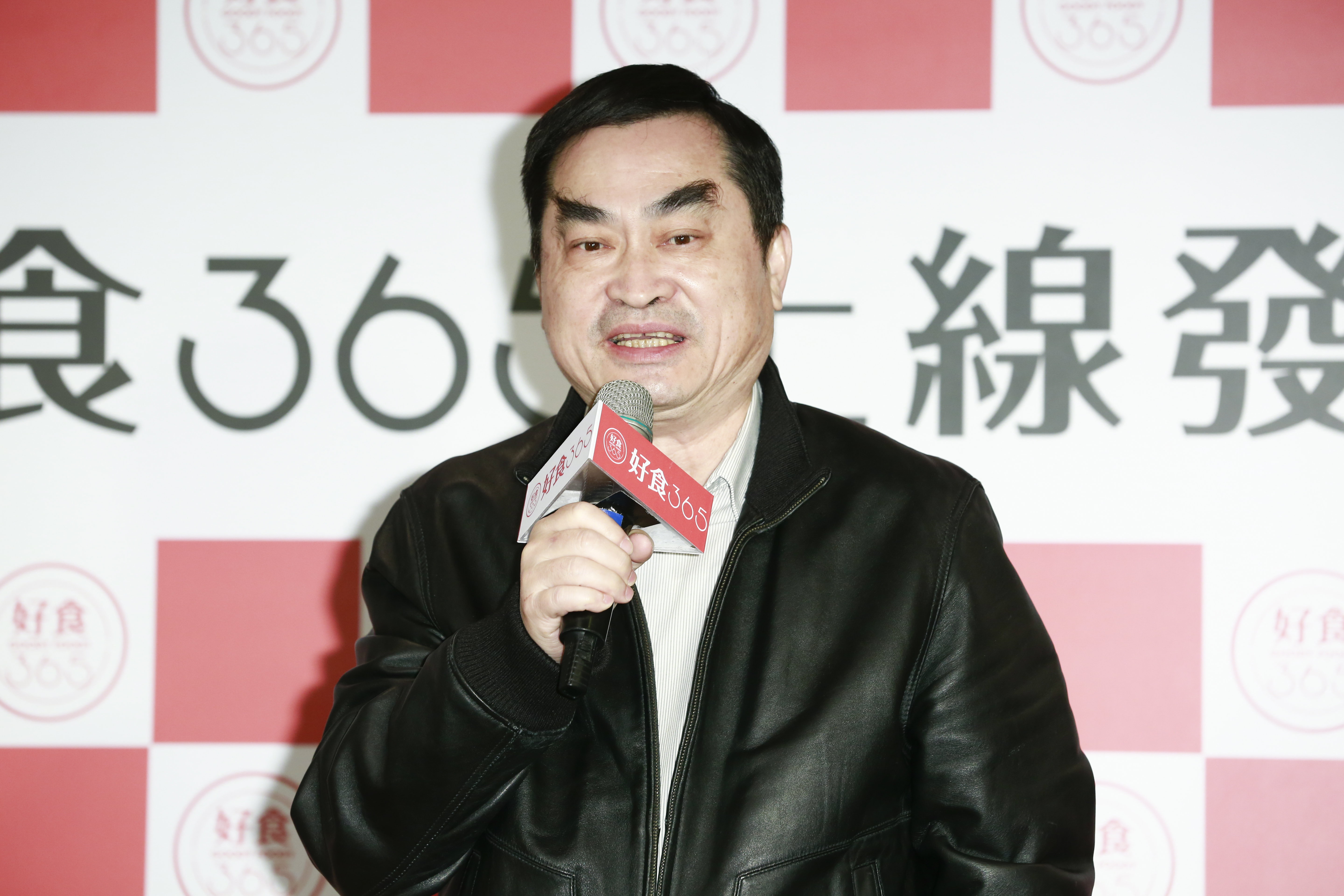 當時環保局長是現任的台北市副市長鄧家基，找了公關公司在溼地玩捉放泥鰍的遊戲。