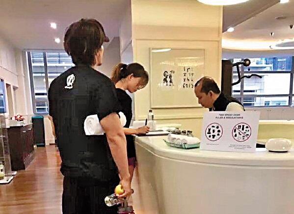 「言承旭全球家族」微博,出現言承旭跟林志玲一同現身馬來西亞飯店健身房的照片。(翻攝自言承旭全球家族微博)