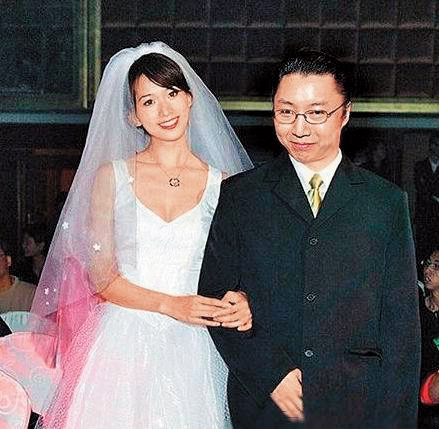 2016年夏天突然傳出，其實邱士楷一度確定準備要娶林志玲，但邱家長輩跳出來反對。（ 翻攝自《中國娛樂網》）