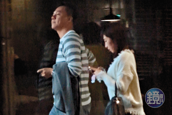 黃若薇與保時捷凱燕哥一起到大稻埕的行冊餐廳用餐，2人相處像是老夫老妻。