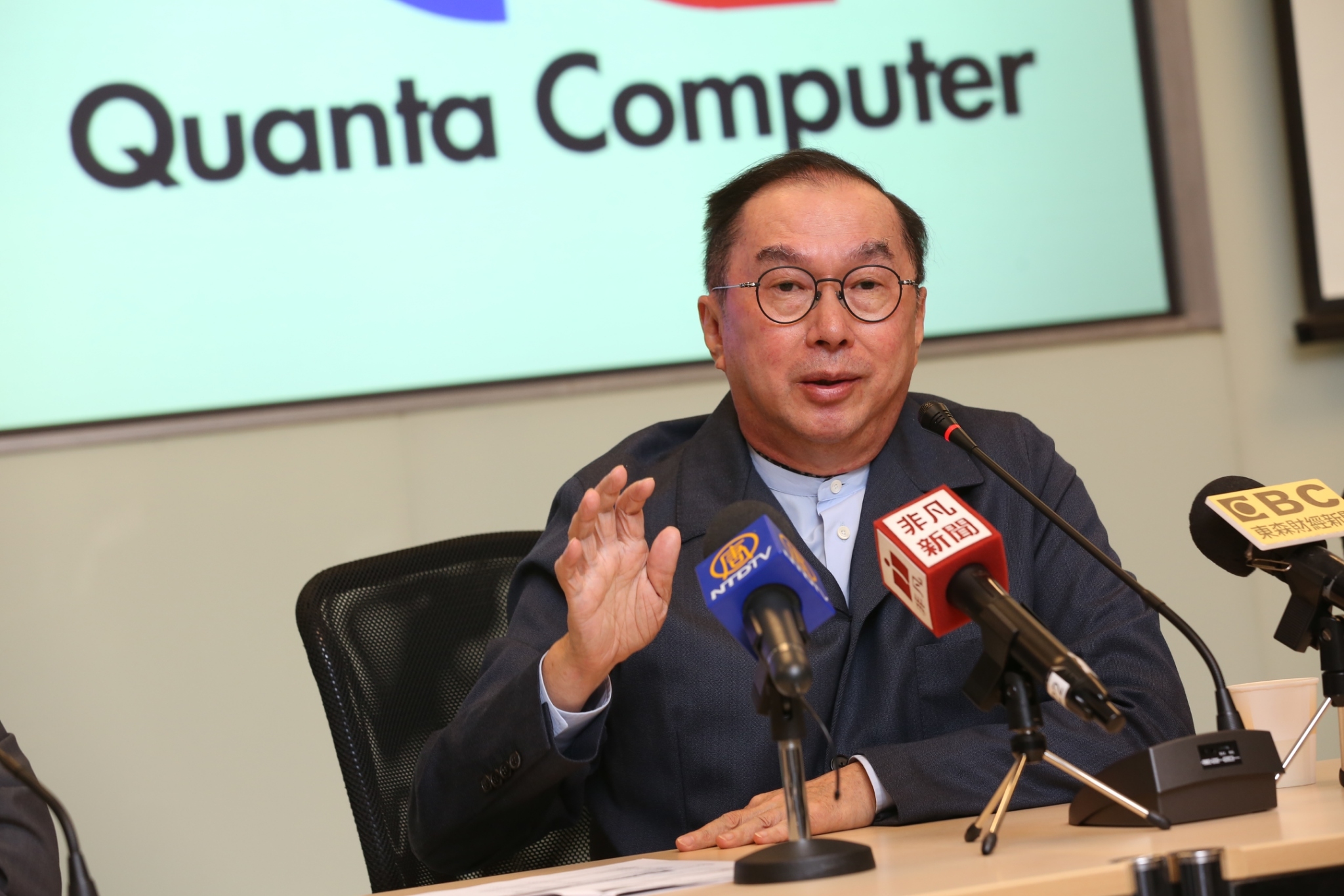 被問到iPhone X改採Face ID背後目的，廣達董事長林百里表示，蘋果為了就是大數據。