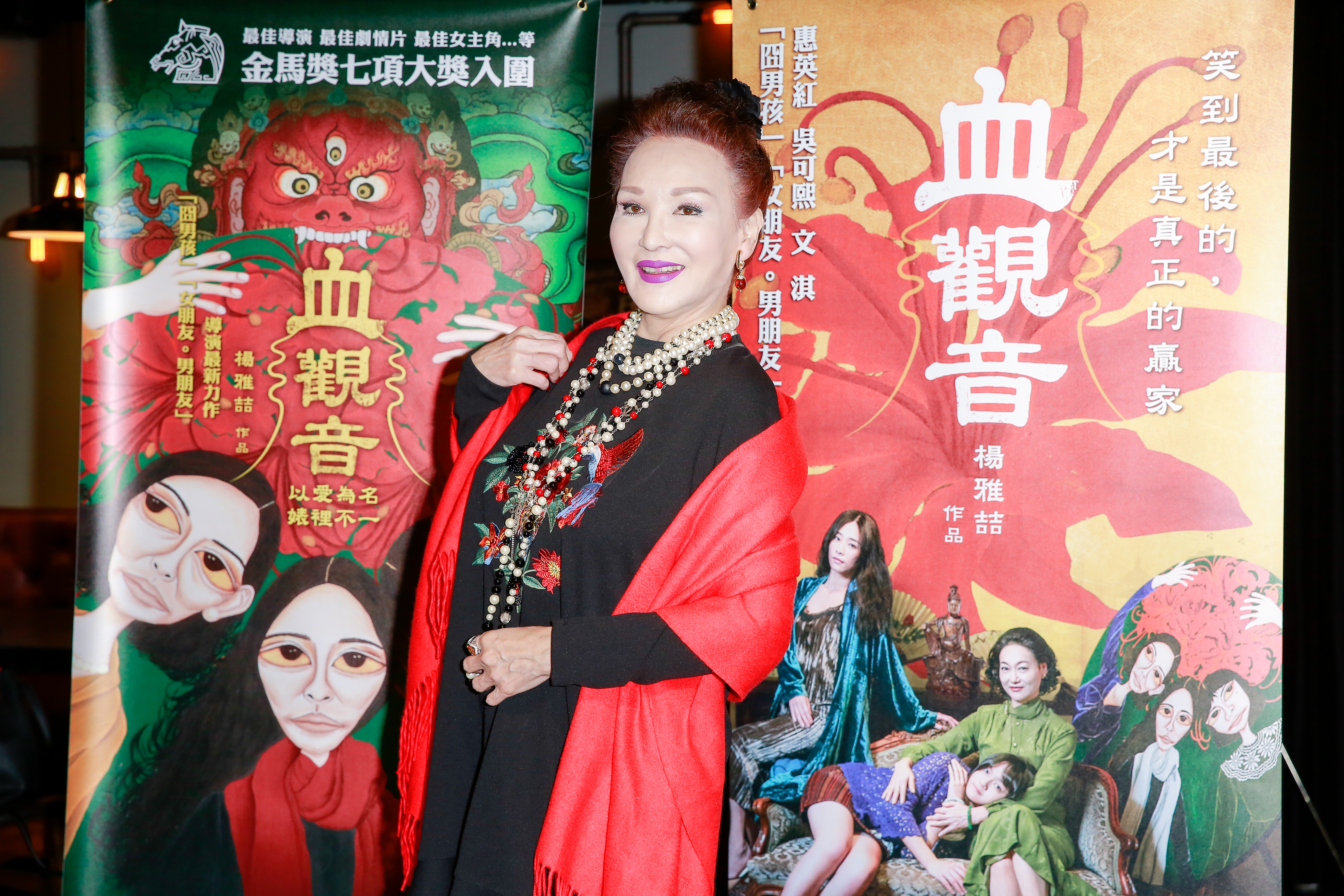 陳莎莉出席《血觀音》記者會，霸氣外露。