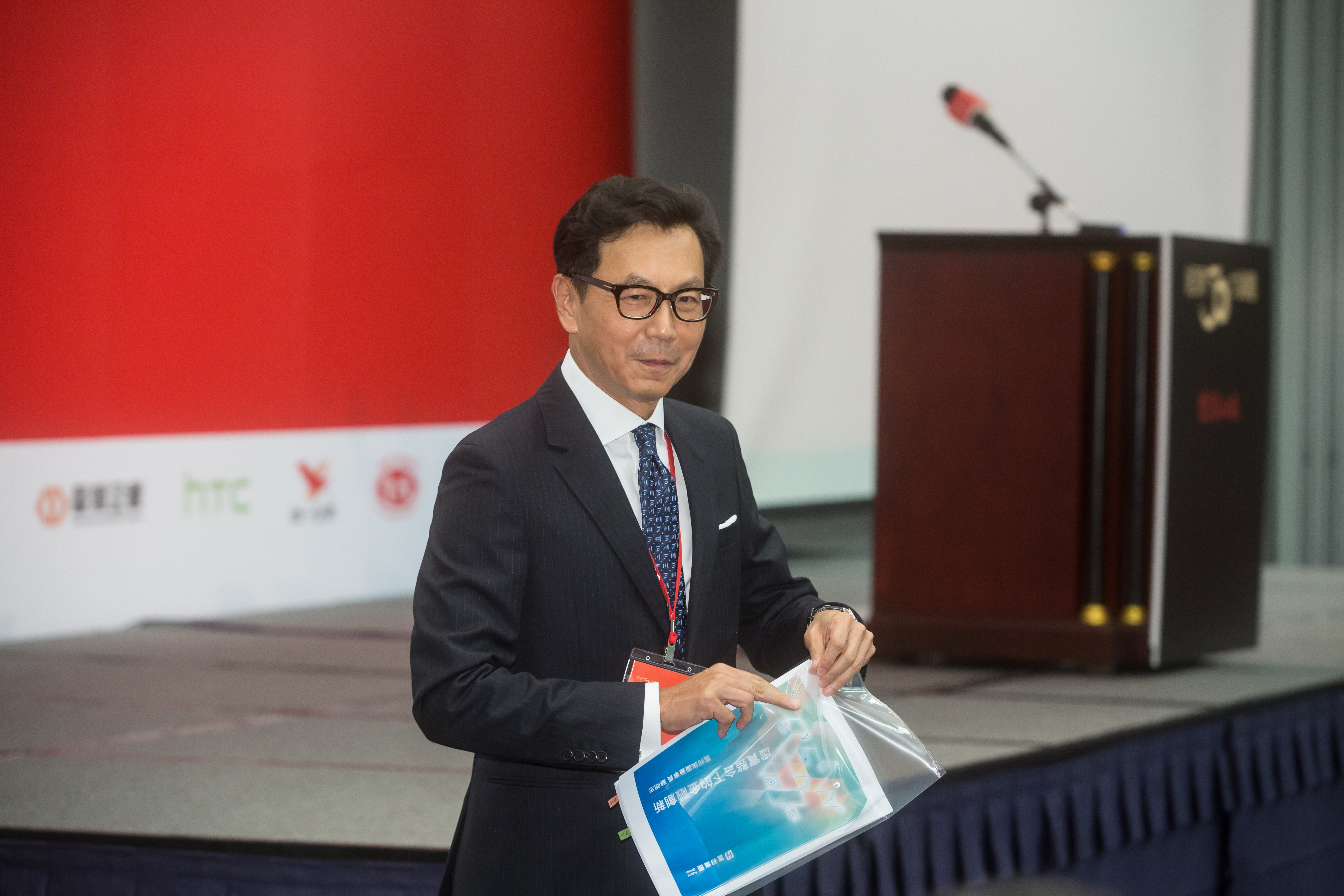 松菸案一度鬧得沸沸揚揚，但在柯P與蔡明忠（圖）2度見面後就迅速落幕，2人交情也迅速加溫。