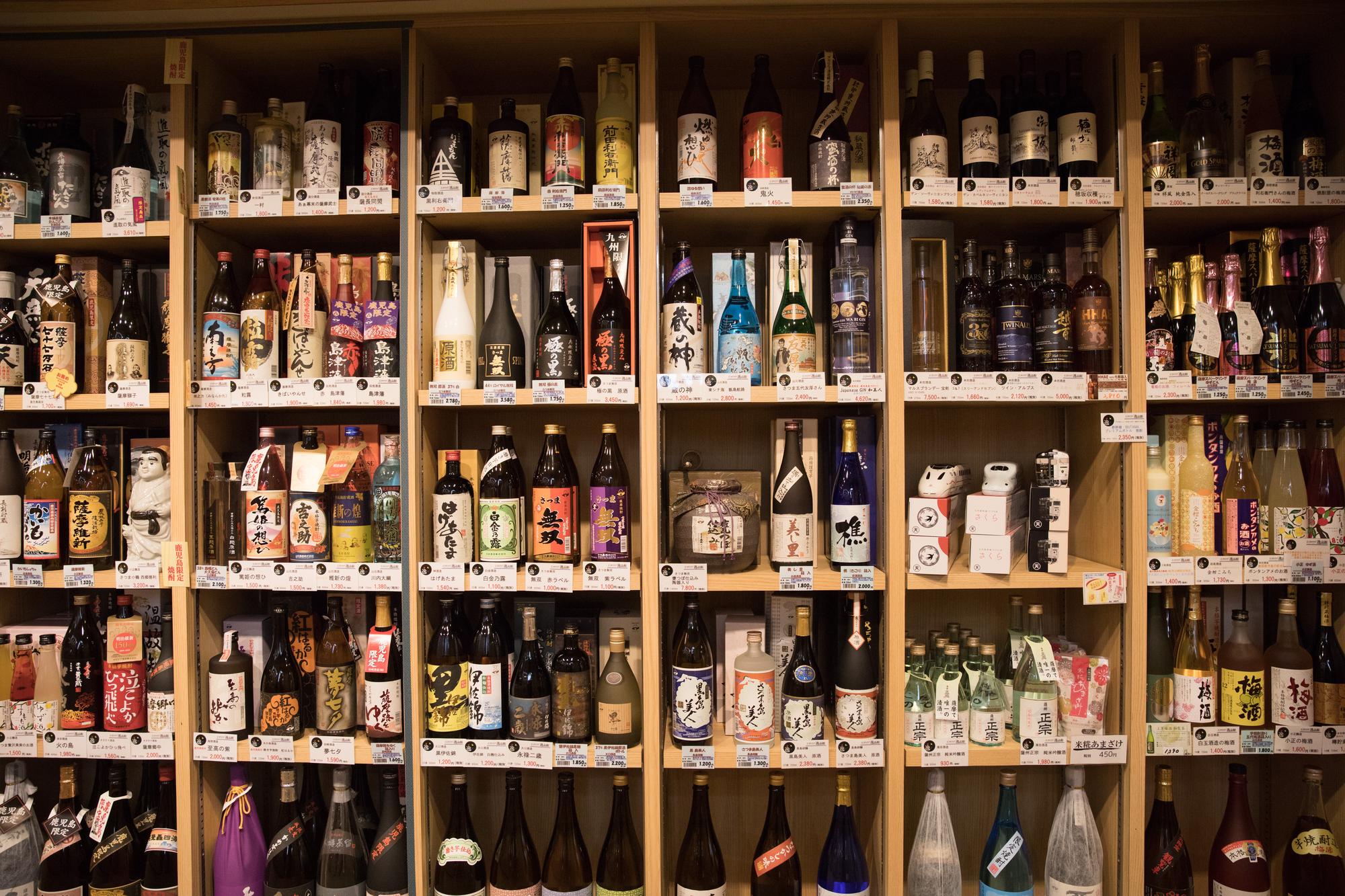 鹿兒島人對燒酎的愛，看貨架上的商品種類就知道。