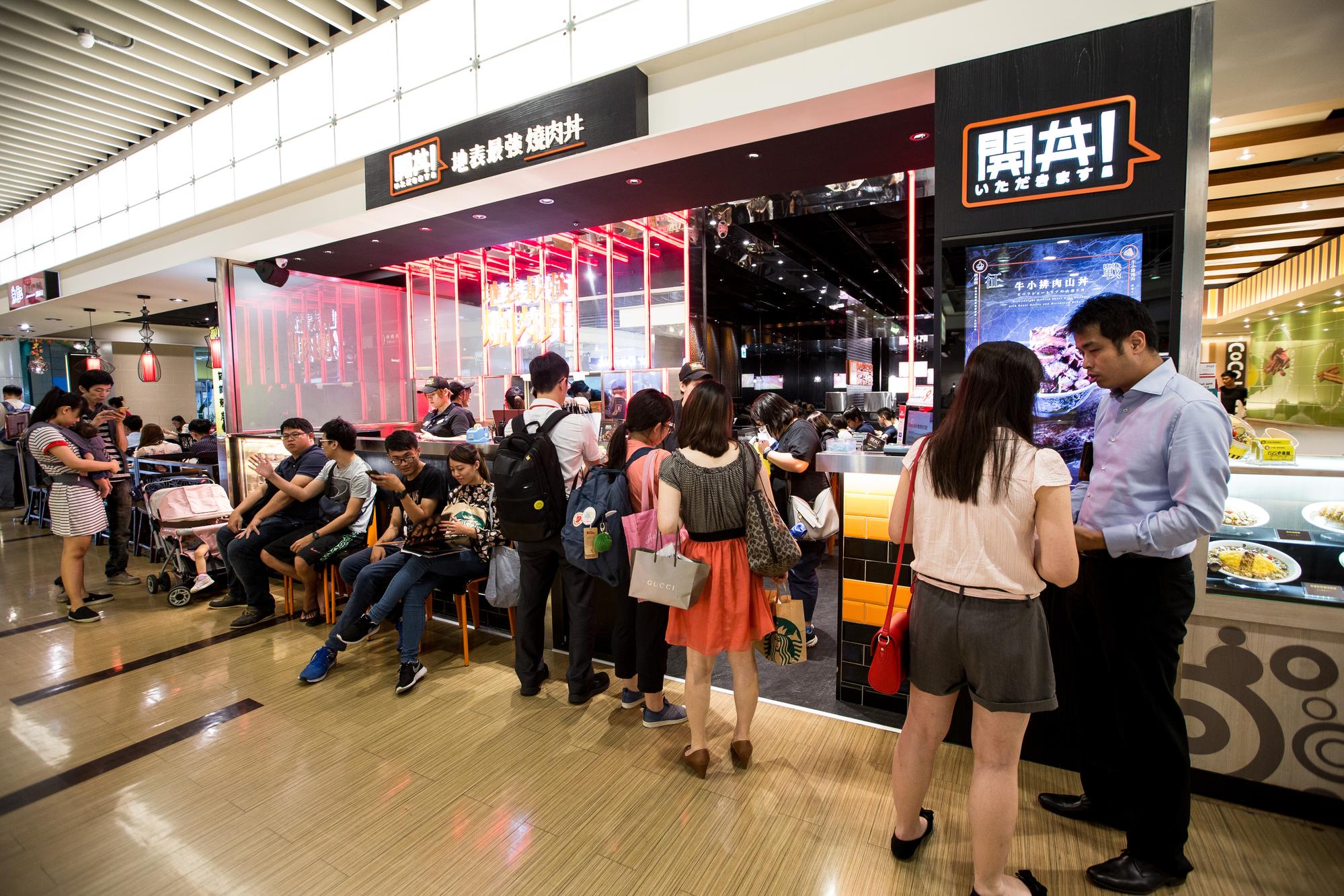 2015年開始，開丼展店幾乎都設在百貨公司，營收比起街邊店多50%。