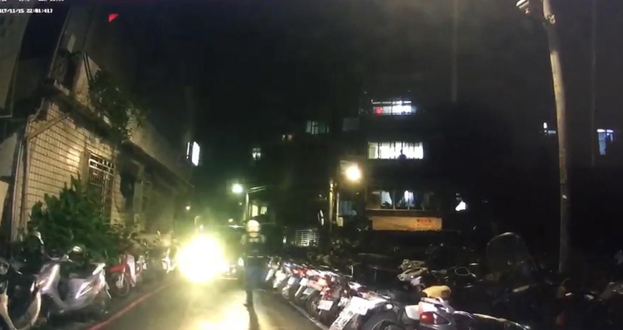 有多項前科的陳嫌拒捕撞警，警方連開6槍攔不住。（翻攝畫面）