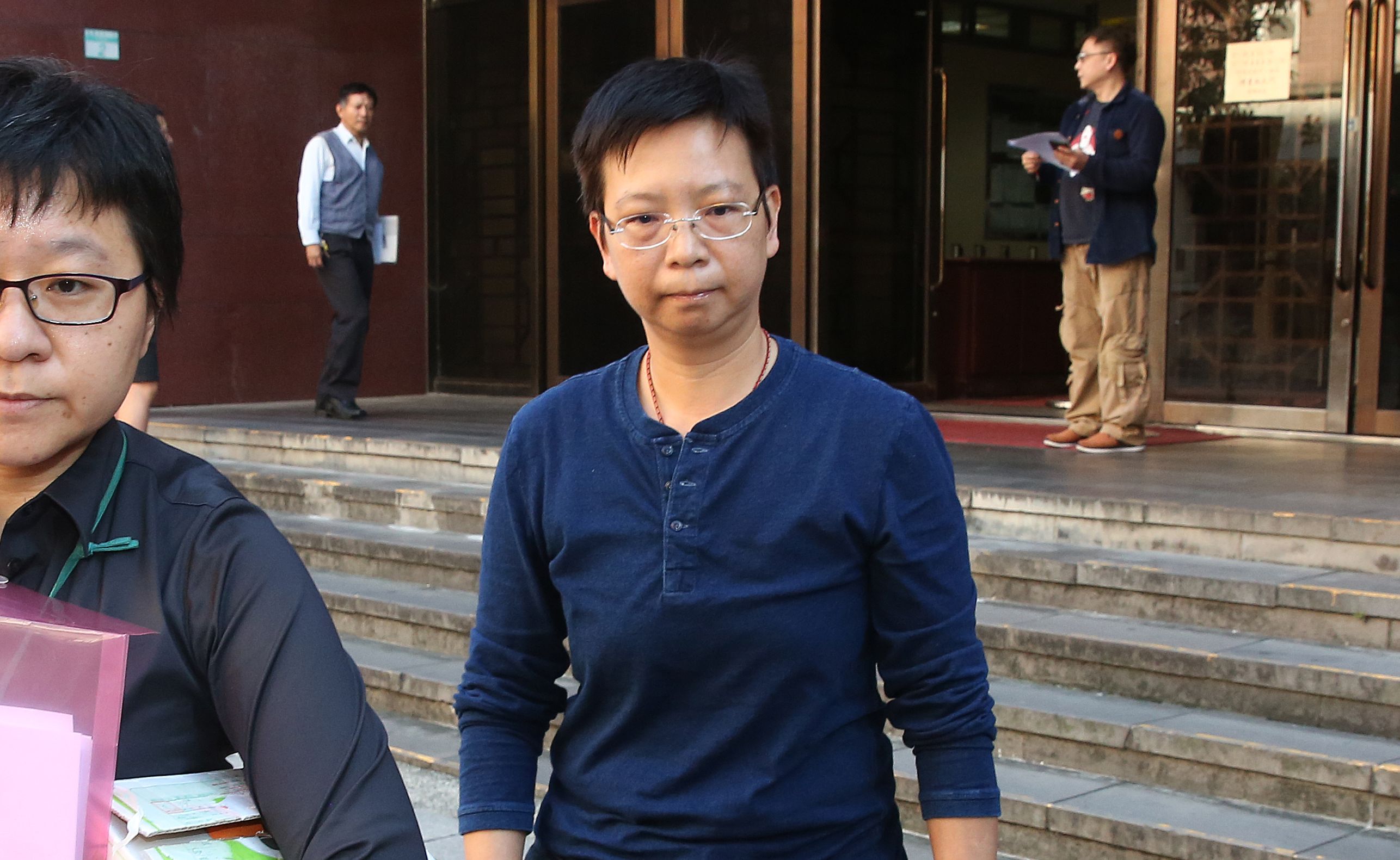 薇薇安生前經紀人Nemo向台北地院控告薇薇安的父母要求分配遺產972萬餘元，因法官不調查同婚部分，他將另打家事官司。