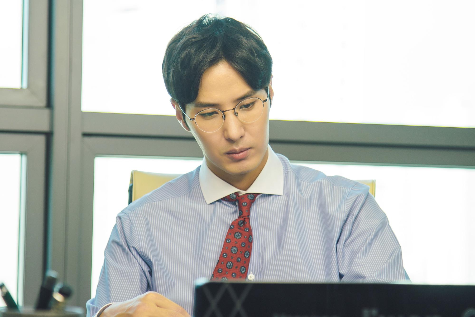 過去大多飾演男二的金知碩,在《20世紀少男少女》首次挑大梁飾演暖男角色。(KKTV提供)