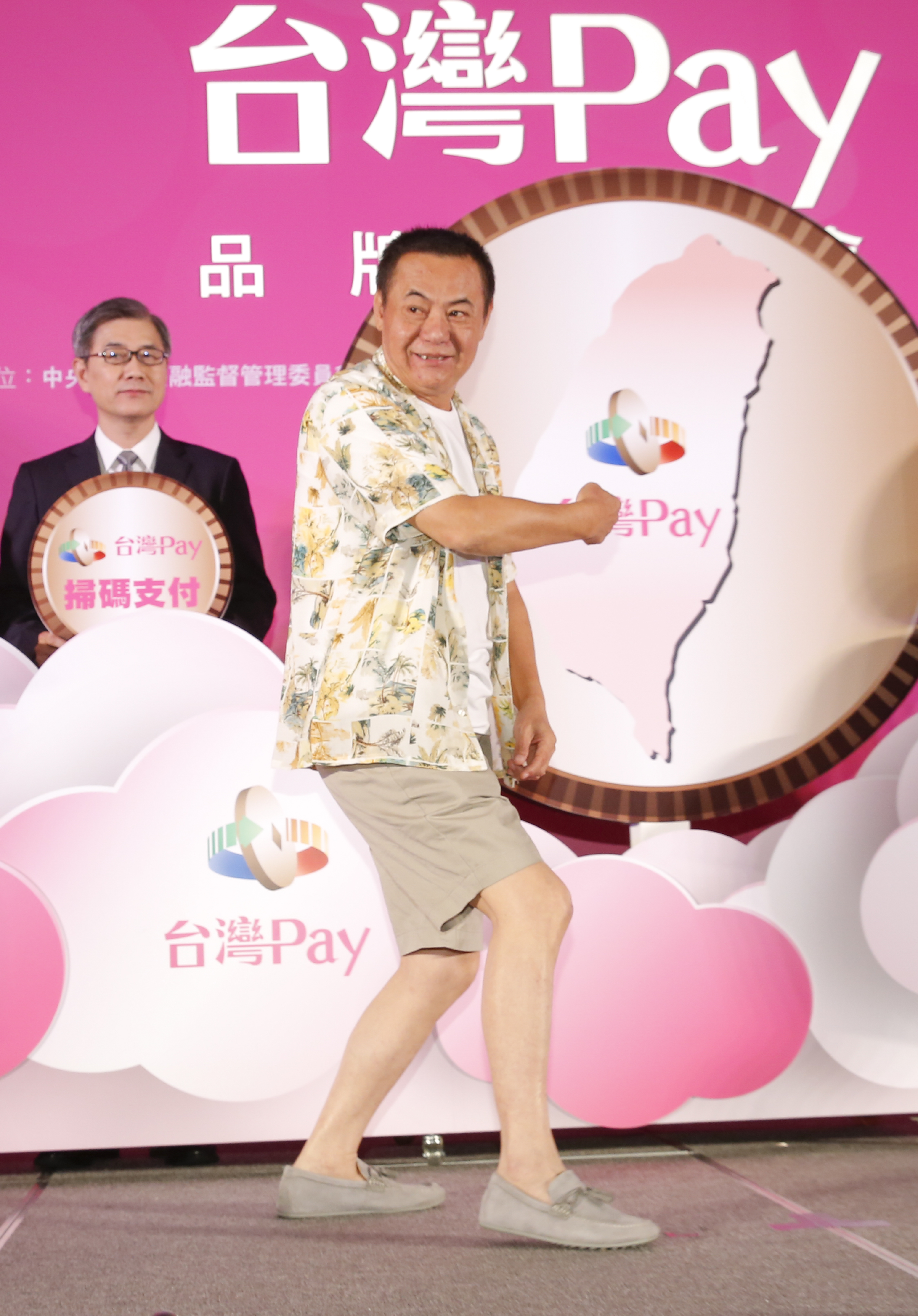 蔡振南透露年輕時也是個搖滾咖，盧廣仲的樂器他都玩過。