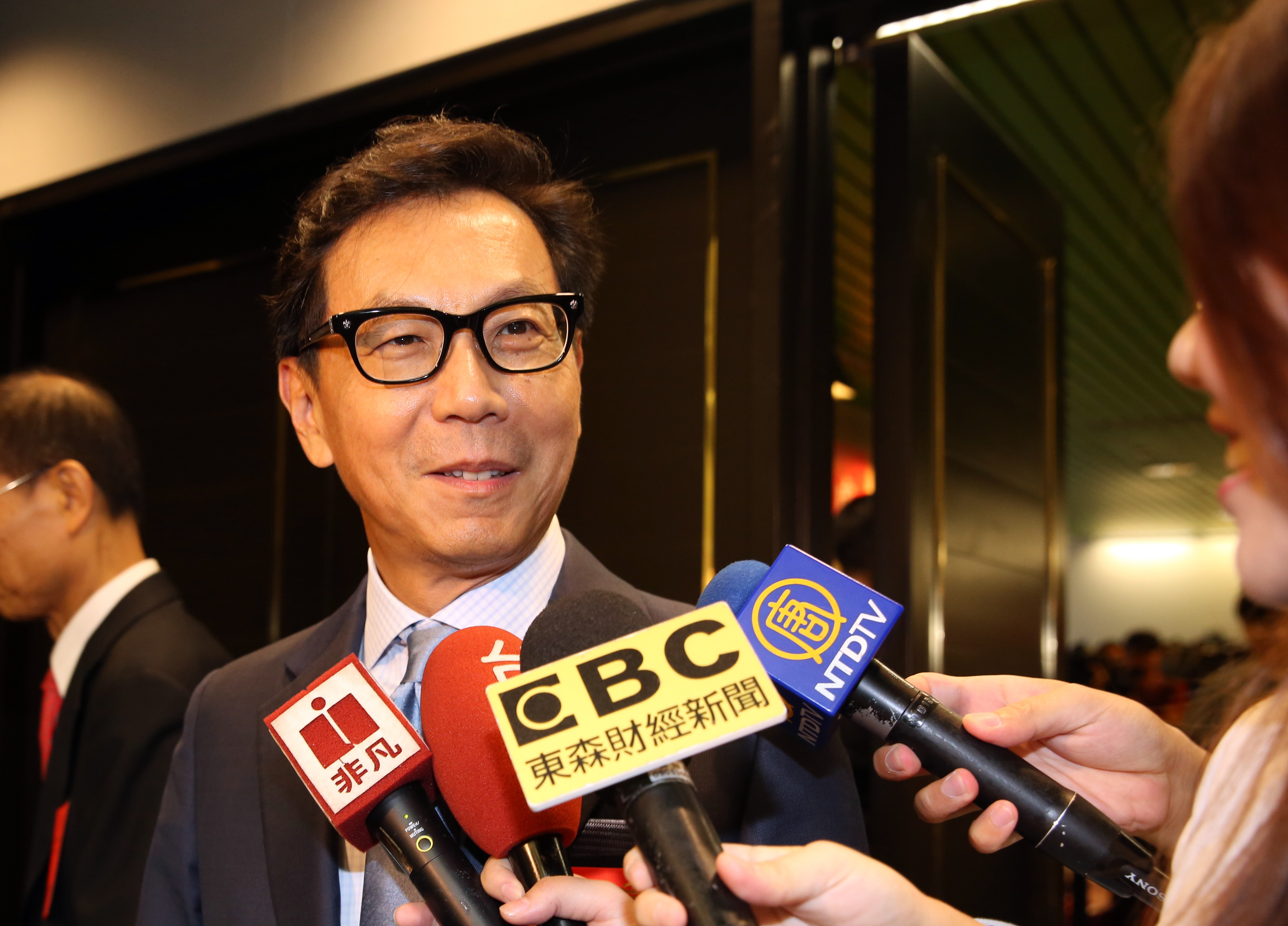 凱擘宣布放棄頻道代理業務，富邦大董蔡明忠到底在想什麼？