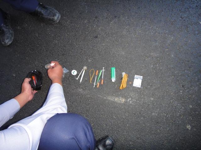 警方「槓上開花」,查獲詹嫌持有毒品。(警方提供)