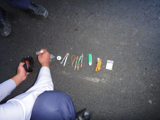 警方「槓上開花」，查獲詹嫌持有毒品。（警方提供）