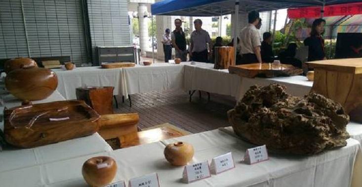 檢警破獲周嫌為主的「一條龍」山老鼠集團，查扣木藝品及原木、角材，價值5000萬元。（南投地檢署提供）