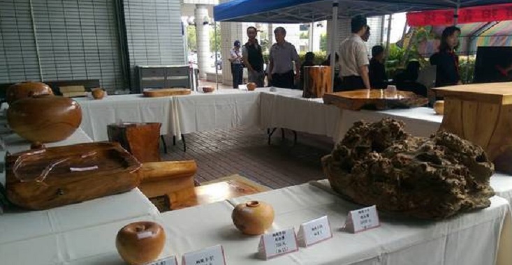 檢警破獲周嫌為主的「一條龍」山老鼠集團,查扣木藝品及原木、角材,價值5000萬元。(南投地檢署提供)