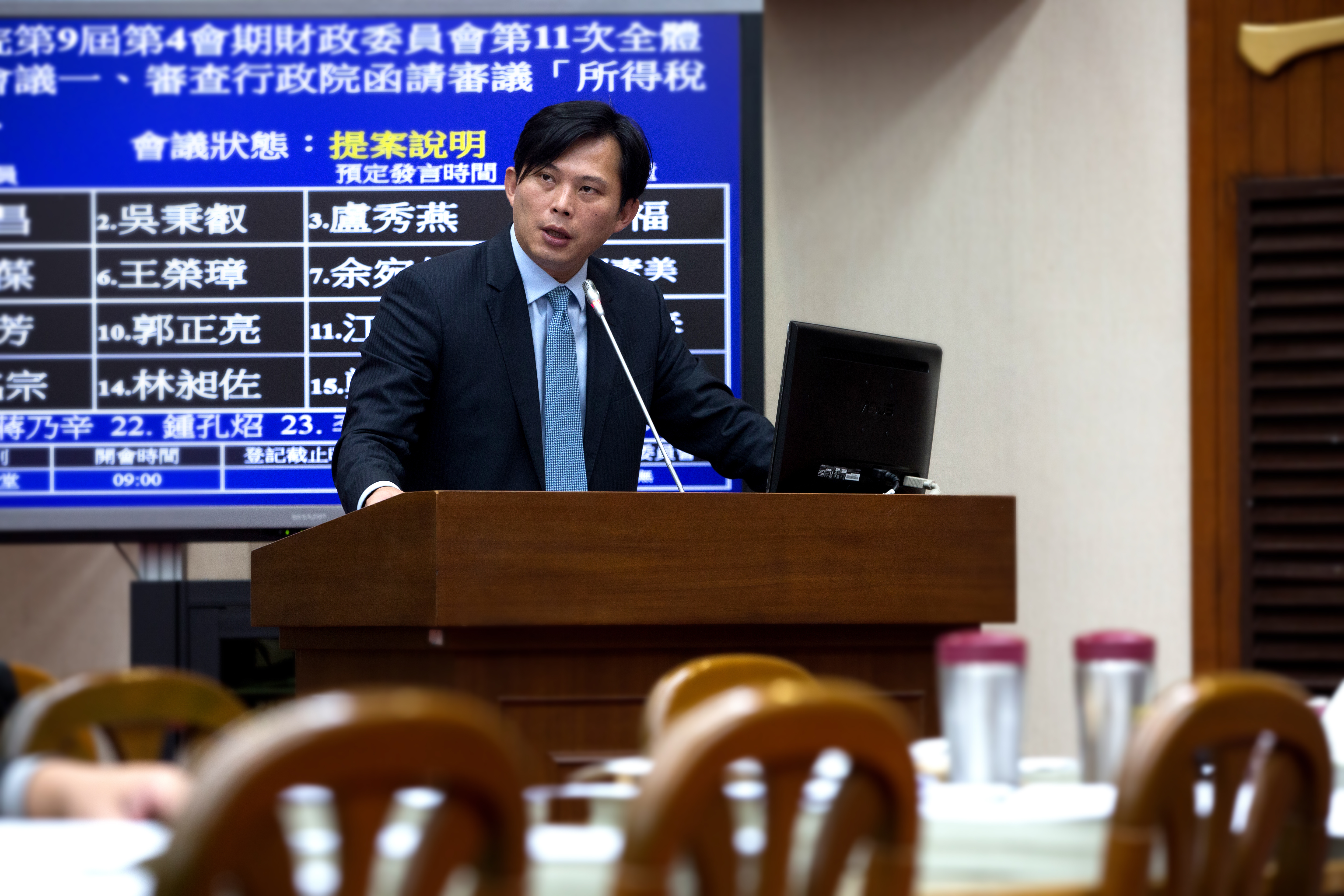 黃國昌是個永遠把一天排得滿滿，不肯留一點時間喘口氣歇息的人。