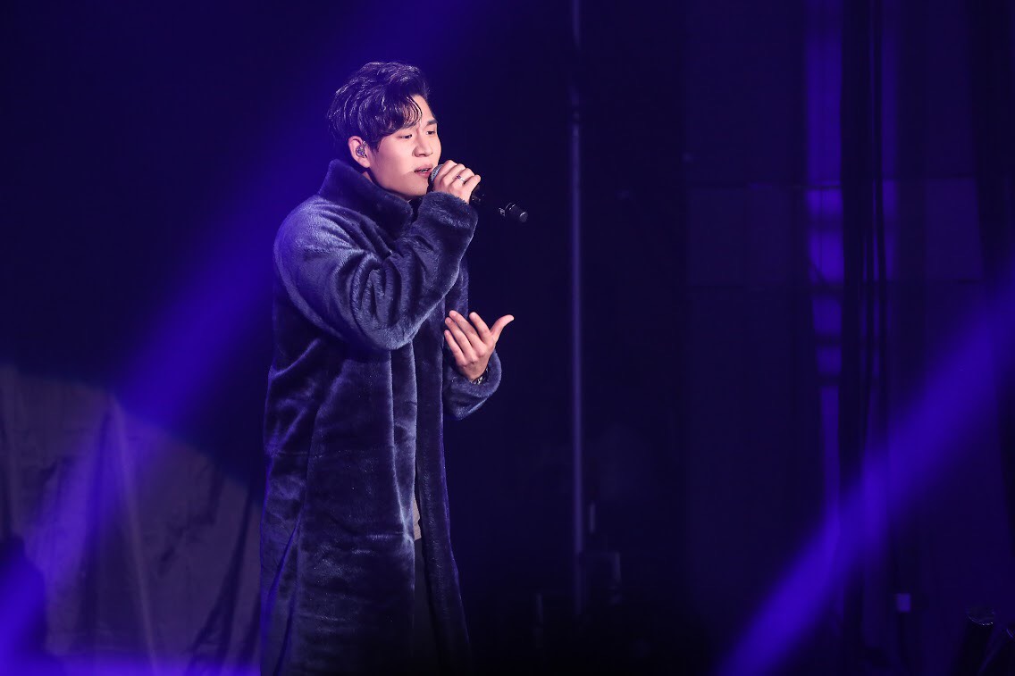 周興哲演唱會連辦兩場，一開始演唱電音新歌現身引爆高潮。