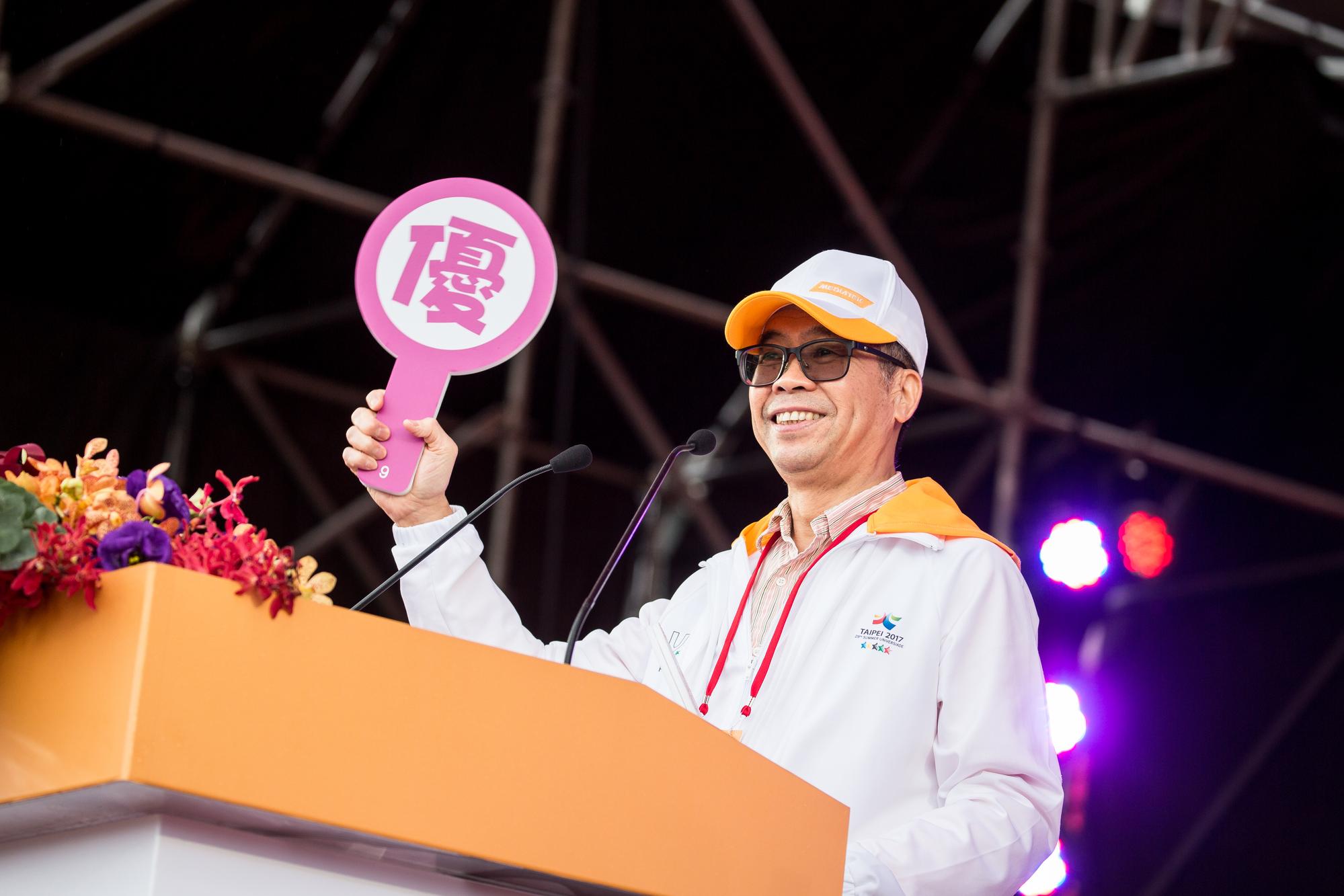 聯發科董事長蔡明介宣布致贈員工一萬元獎金。