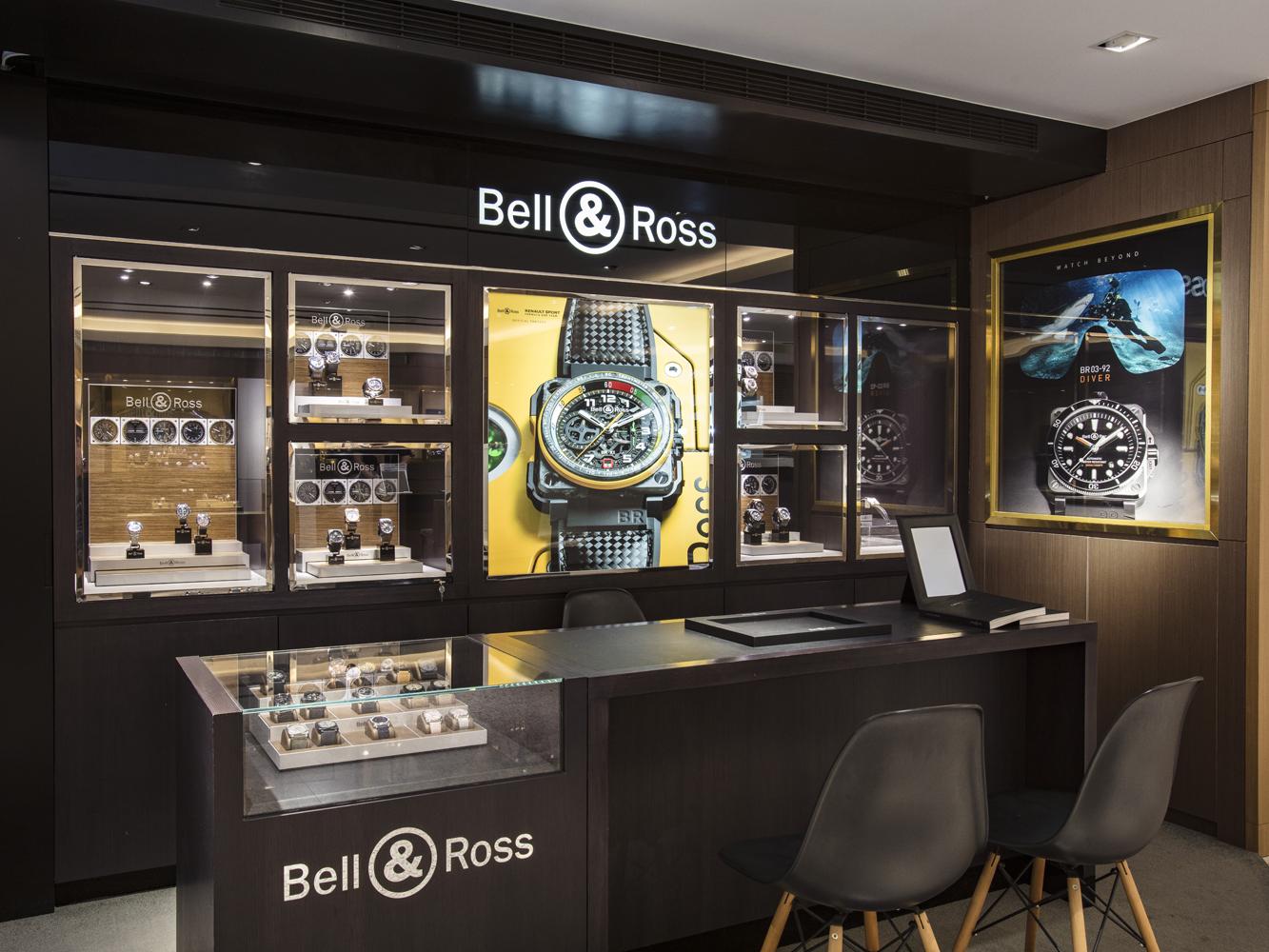 為了提供大台中地區愛錶人士更完整的BELL & ROSS錶款,與更優質的鑑賞腕錶環境,寶鴻堂台中五權旗艦店特別將位於三樓的BELL & ROSS店中店全部翻新,除了全系列錶款更為齊全之外,賞起錶來也更有氛圍。