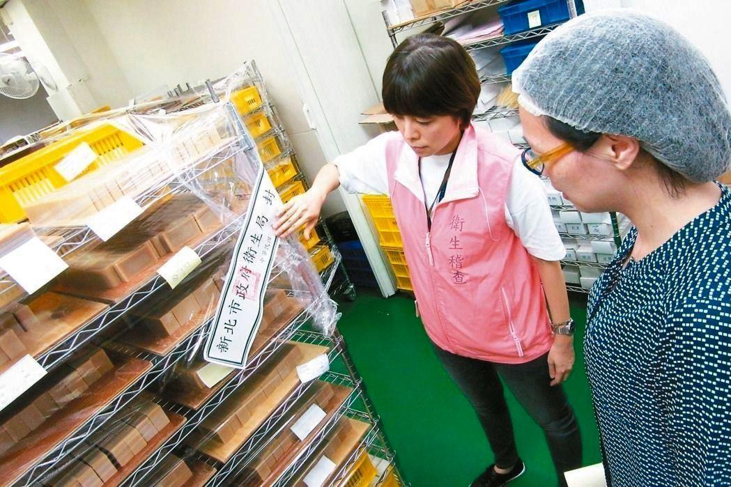 新北市衛生局去年稽查阿原肥皂。（新北市衛生局提供）