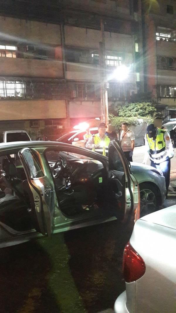 警方搜索張嫌車子,查出13包K他命,19包毒咖啡。(警方提供)
