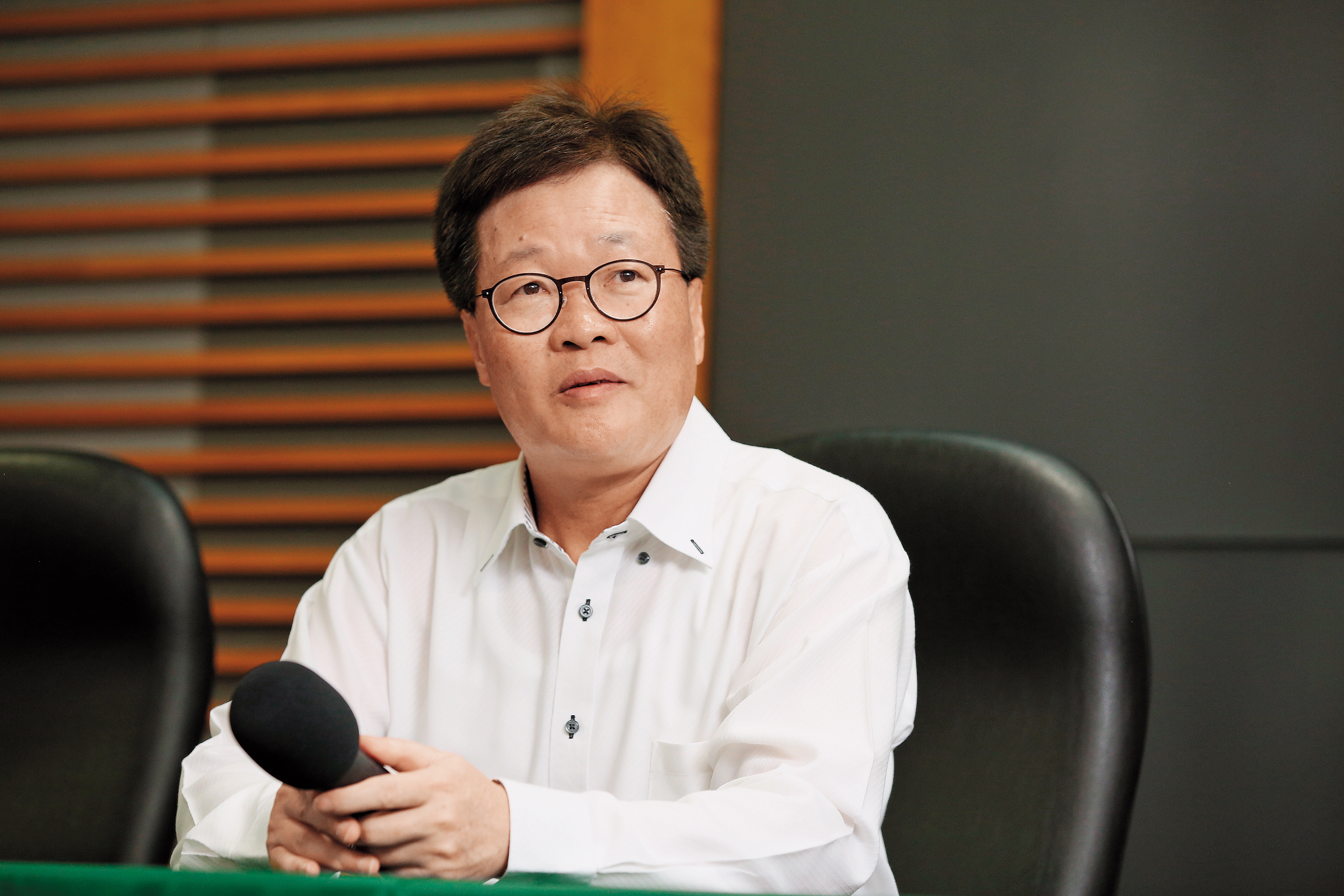 宜蘭代理縣長陳金德才剛上任，就引爆違法農舍爭議。